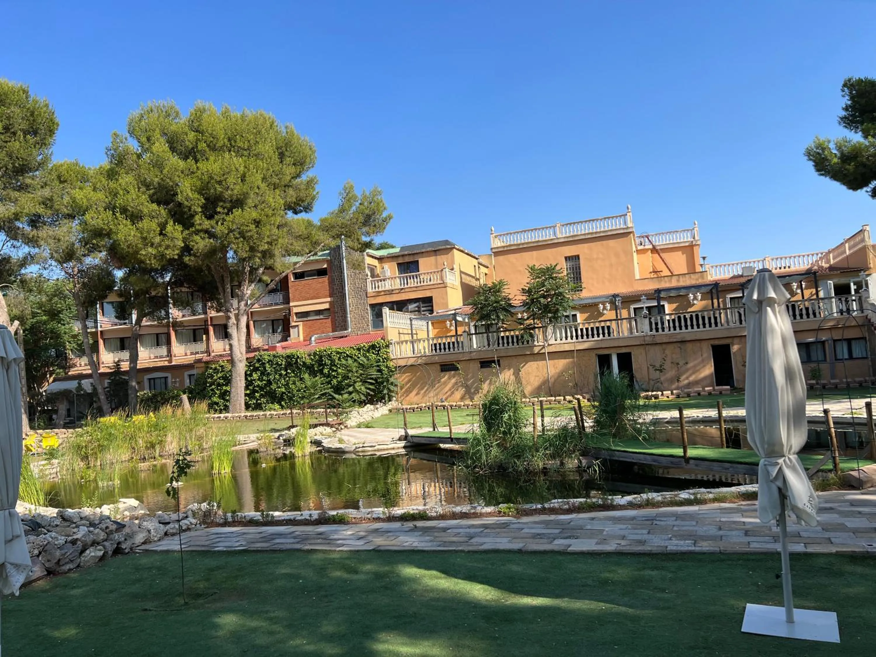 Property building in Hotel El Cisne