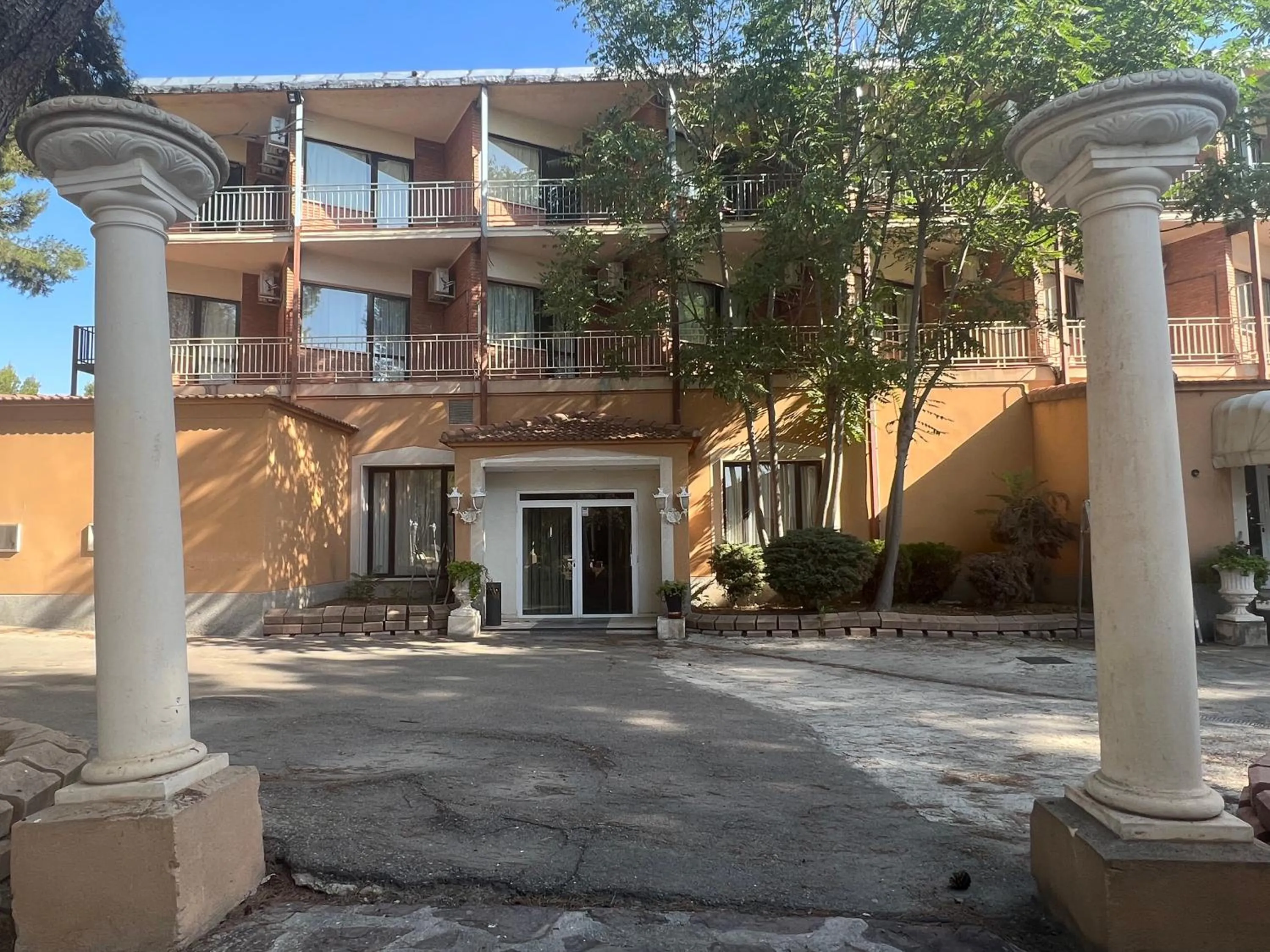 Property building in Hotel El Cisne