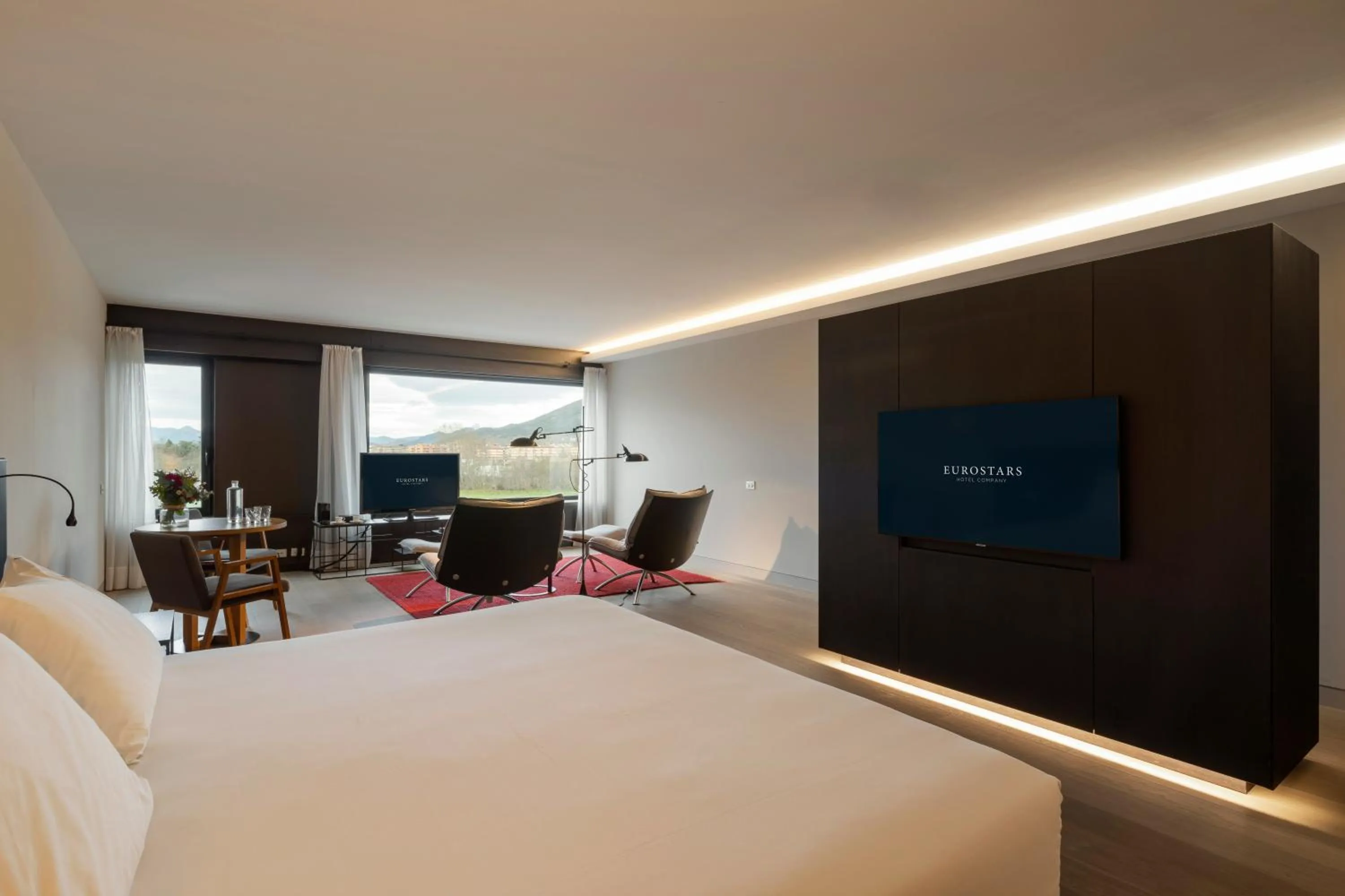 Photo of the whole room, Bed in Eurostars Pamplona