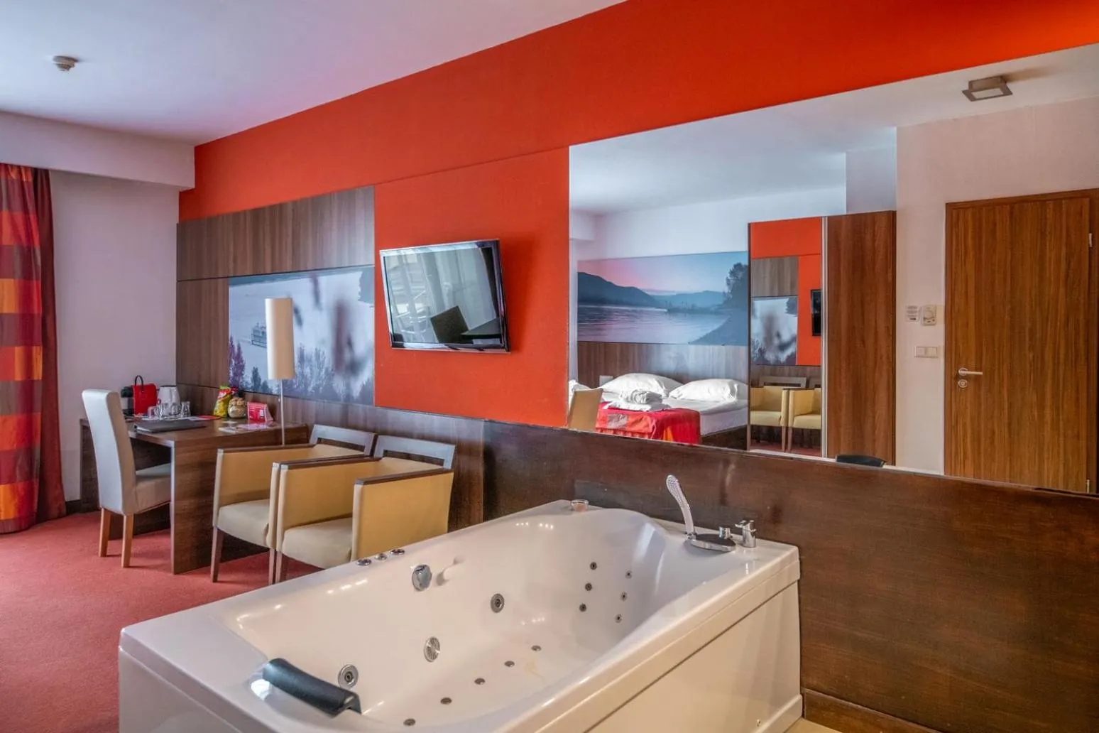 Hot Tub in Royal Club Hotel