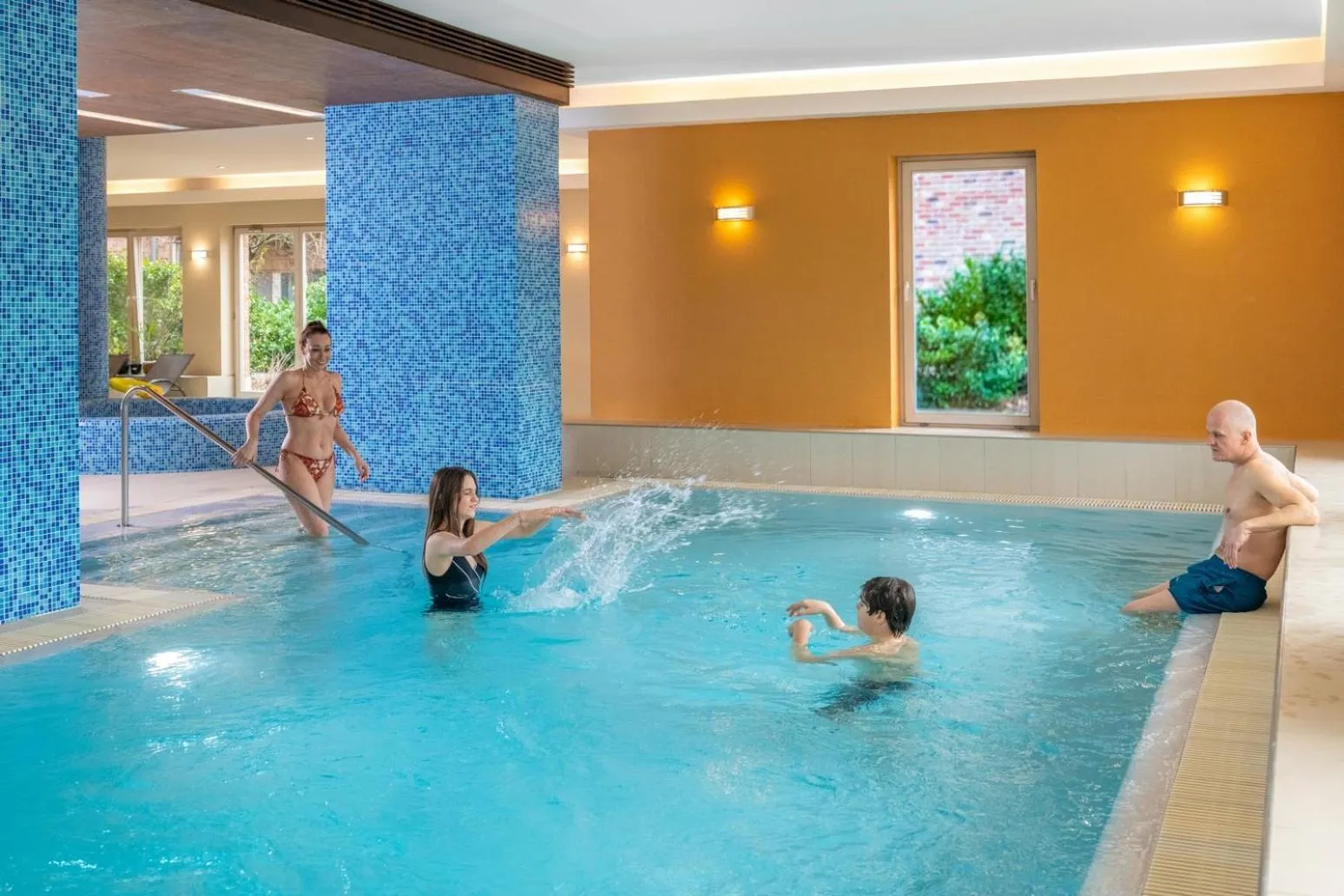 Swimming pool in Royal Club Hotel