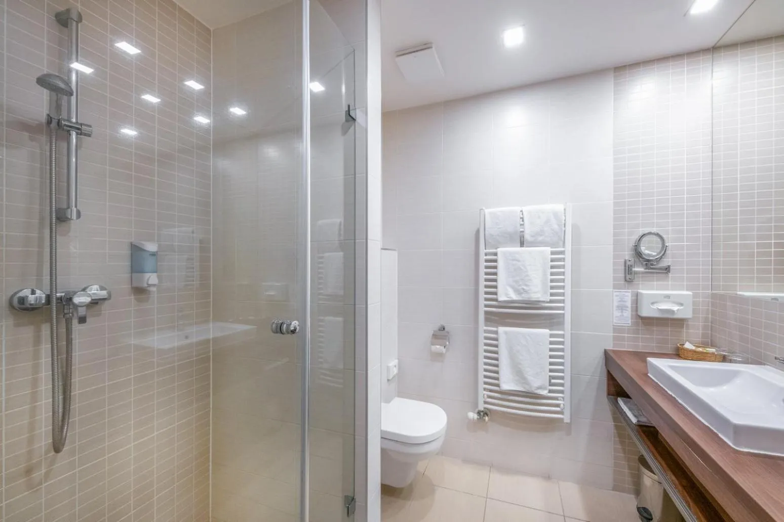 Bathroom in Royal Club Hotel