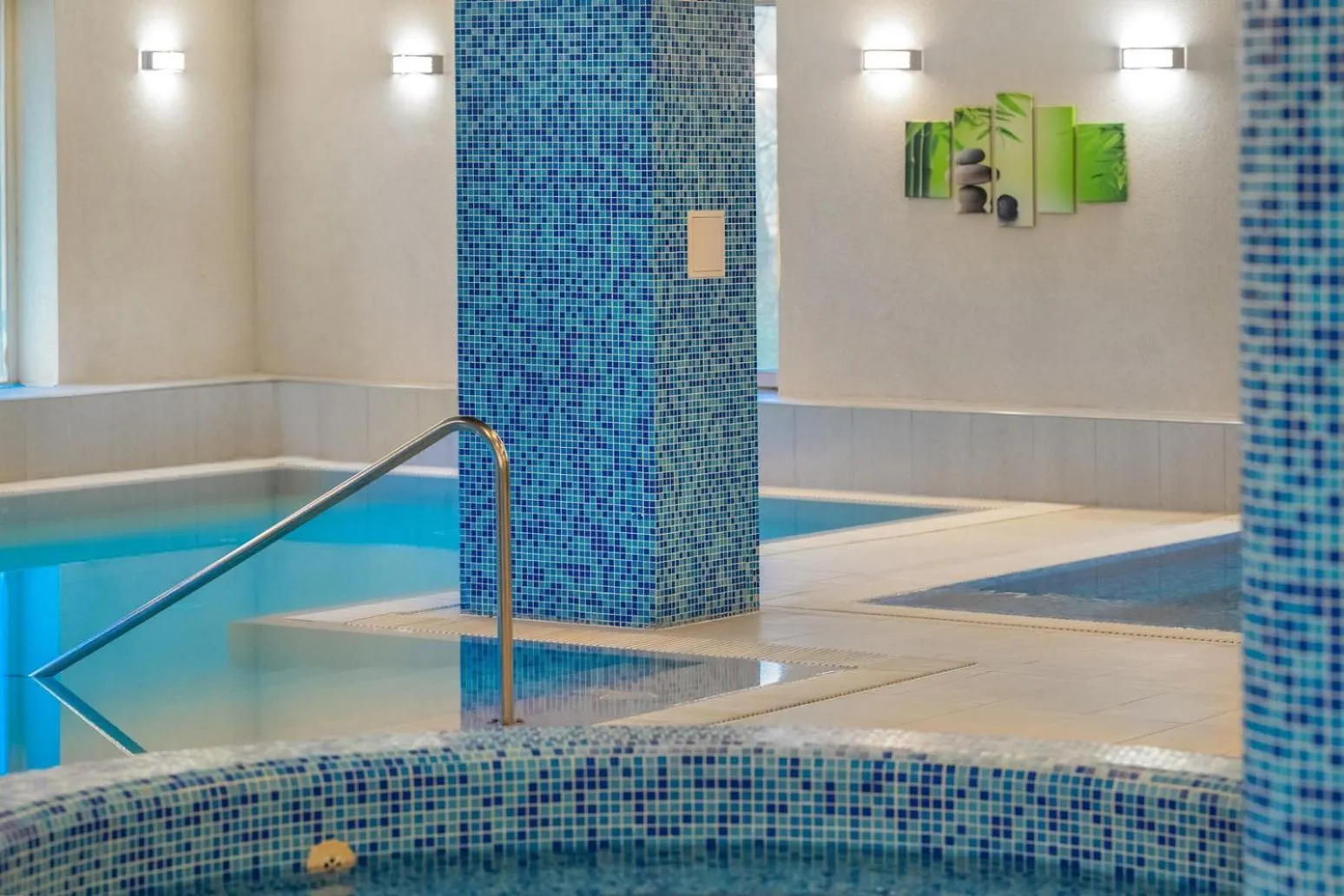 Swimming pool in Royal Club Hotel