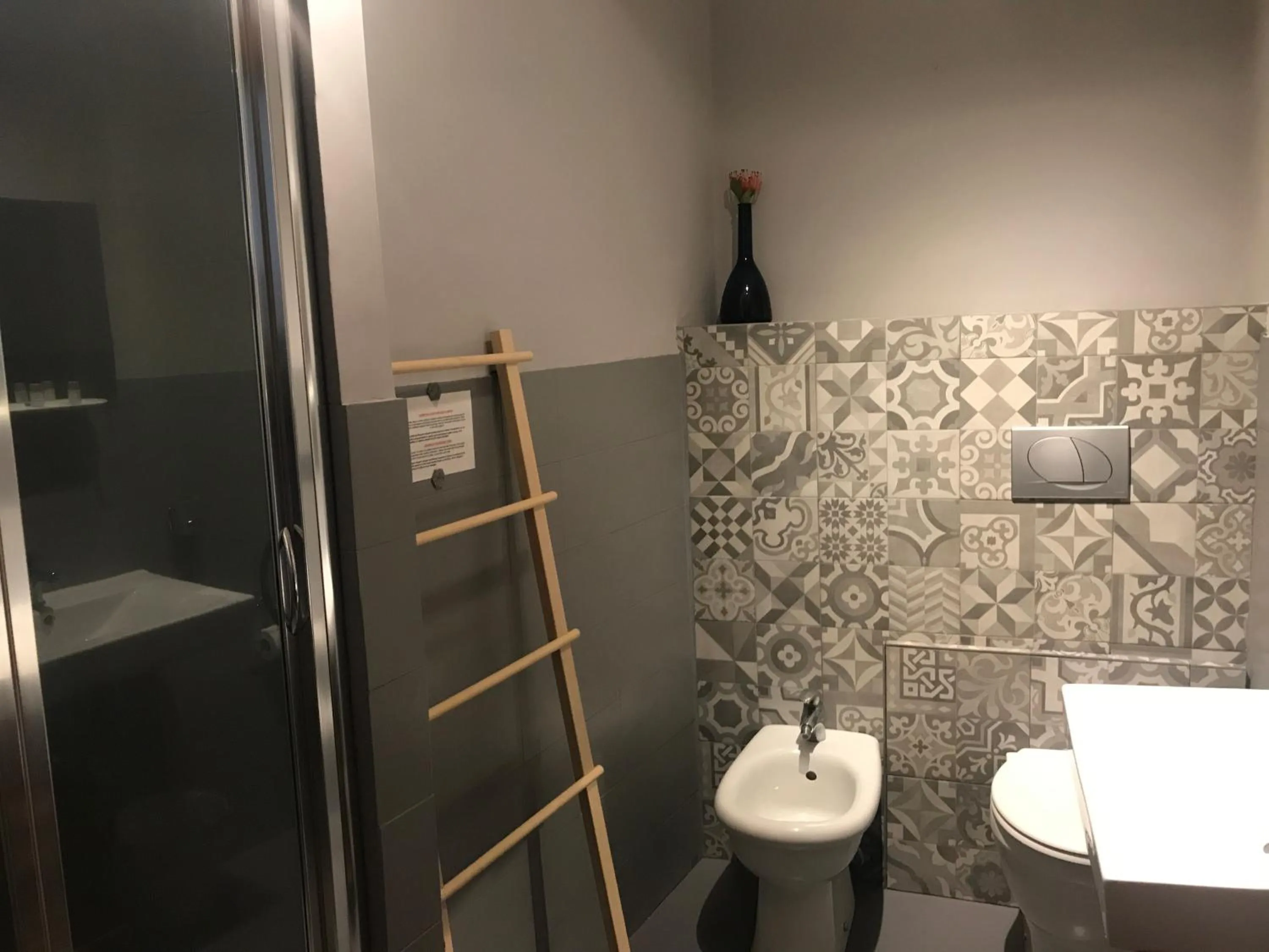 Shower in B&B Stesicoro InHabit