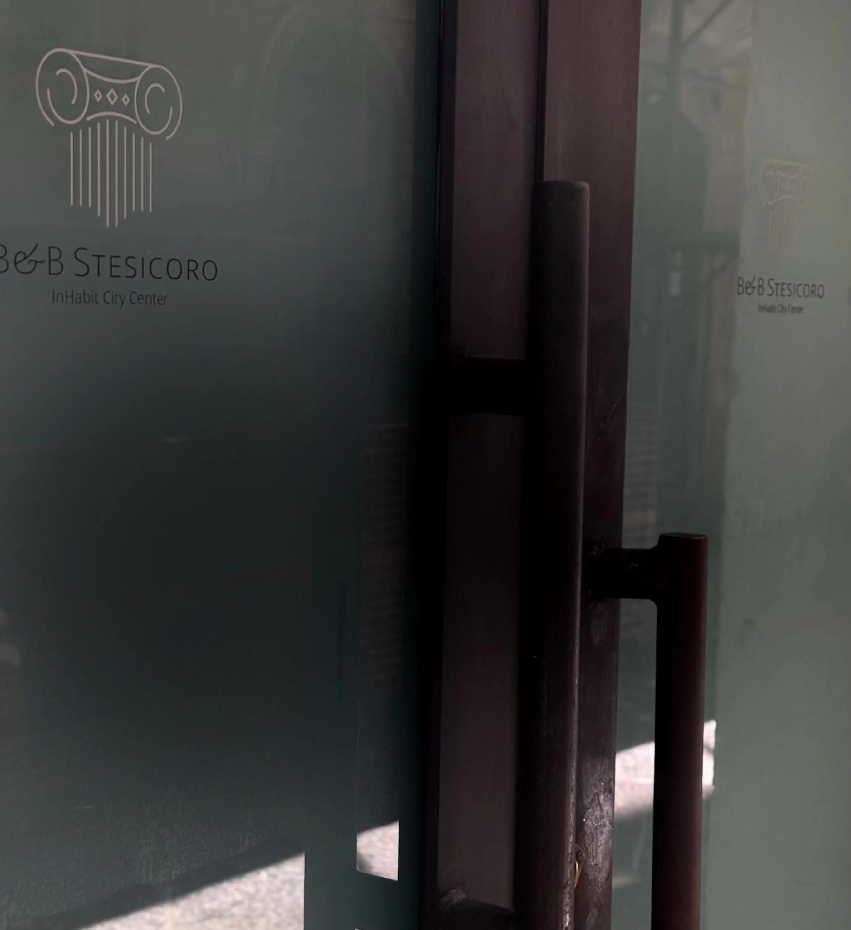 Facade/entrance in B&B Stesicoro InHabit