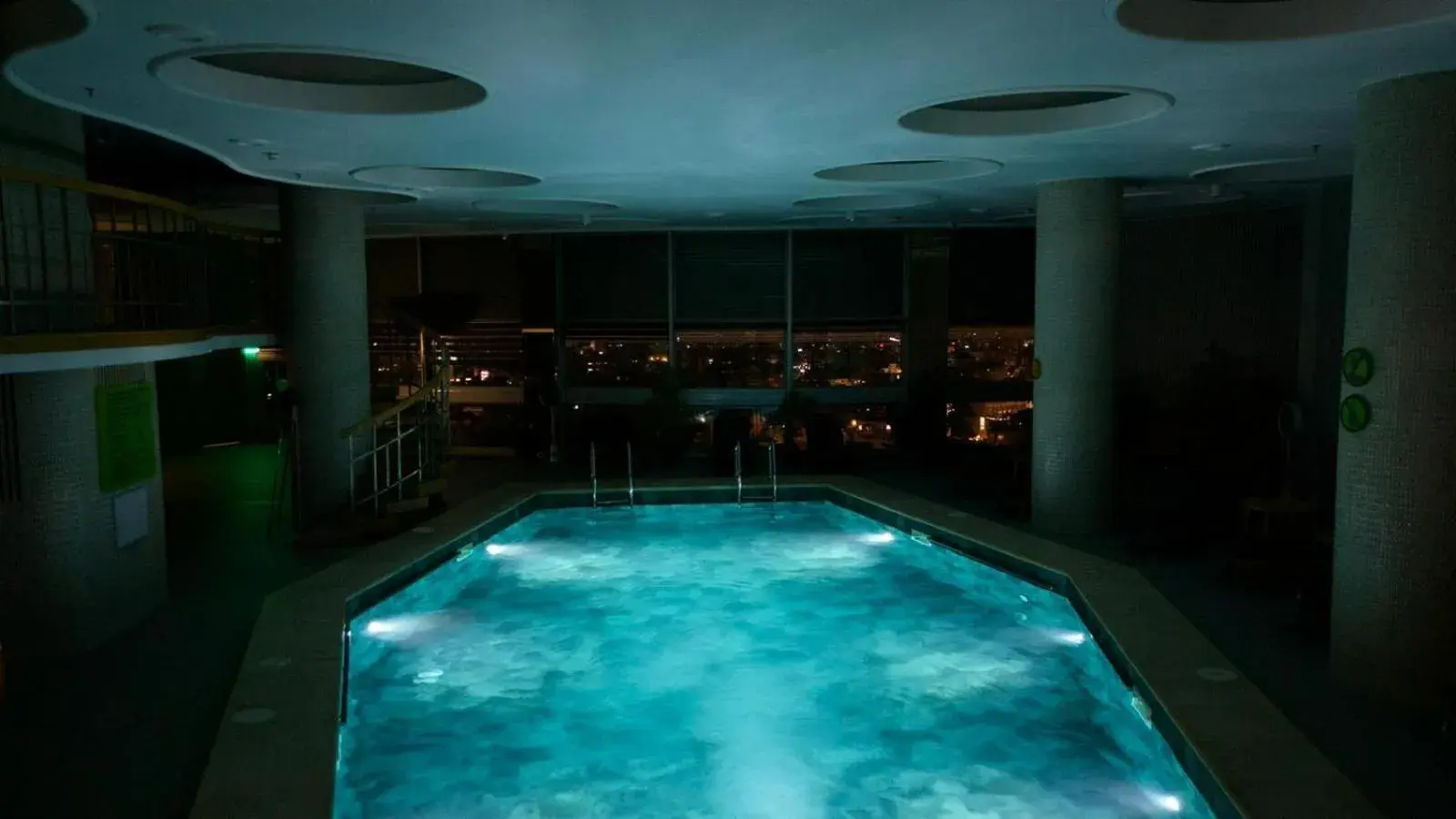 Swimming pool in Grand Hotel Bucharest Swimming pool in Grand Hotel Bucharest