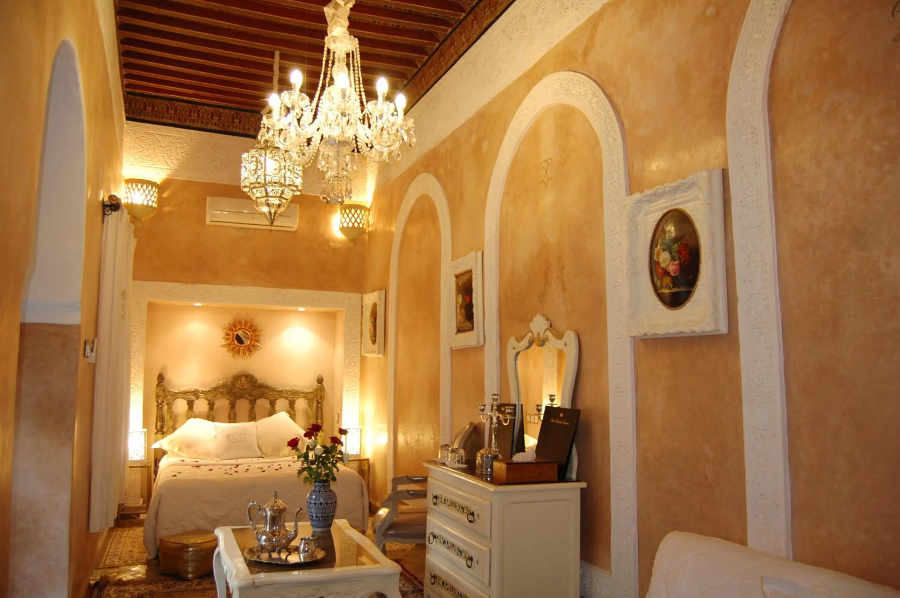 Photo of the whole room, Bed in Riad Palais Des Princesses & Spa