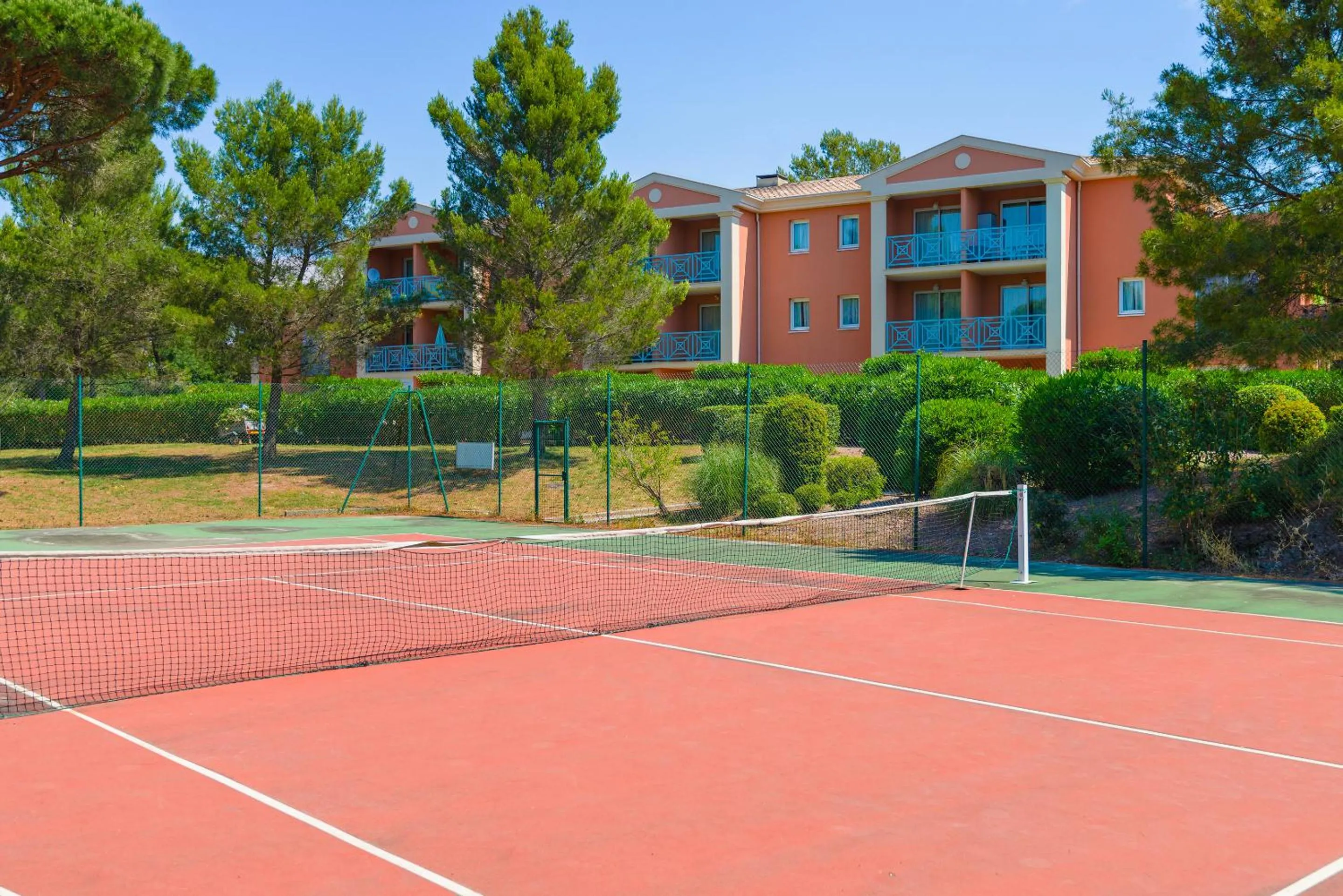 Tennis court in Lagrange Vacances Le Domaine des Grands Pins