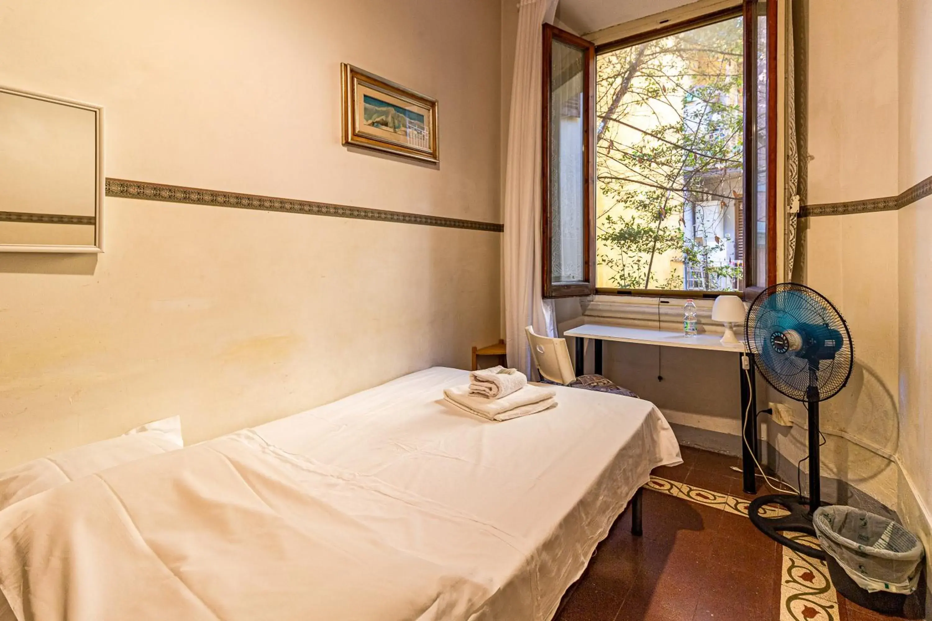 Standard Single Room with Shared Bathroom - single occupancy in Soggiorno Primavera Standard Single Room with Shared Bathroom - single occupancy in Soggiorno Primavera