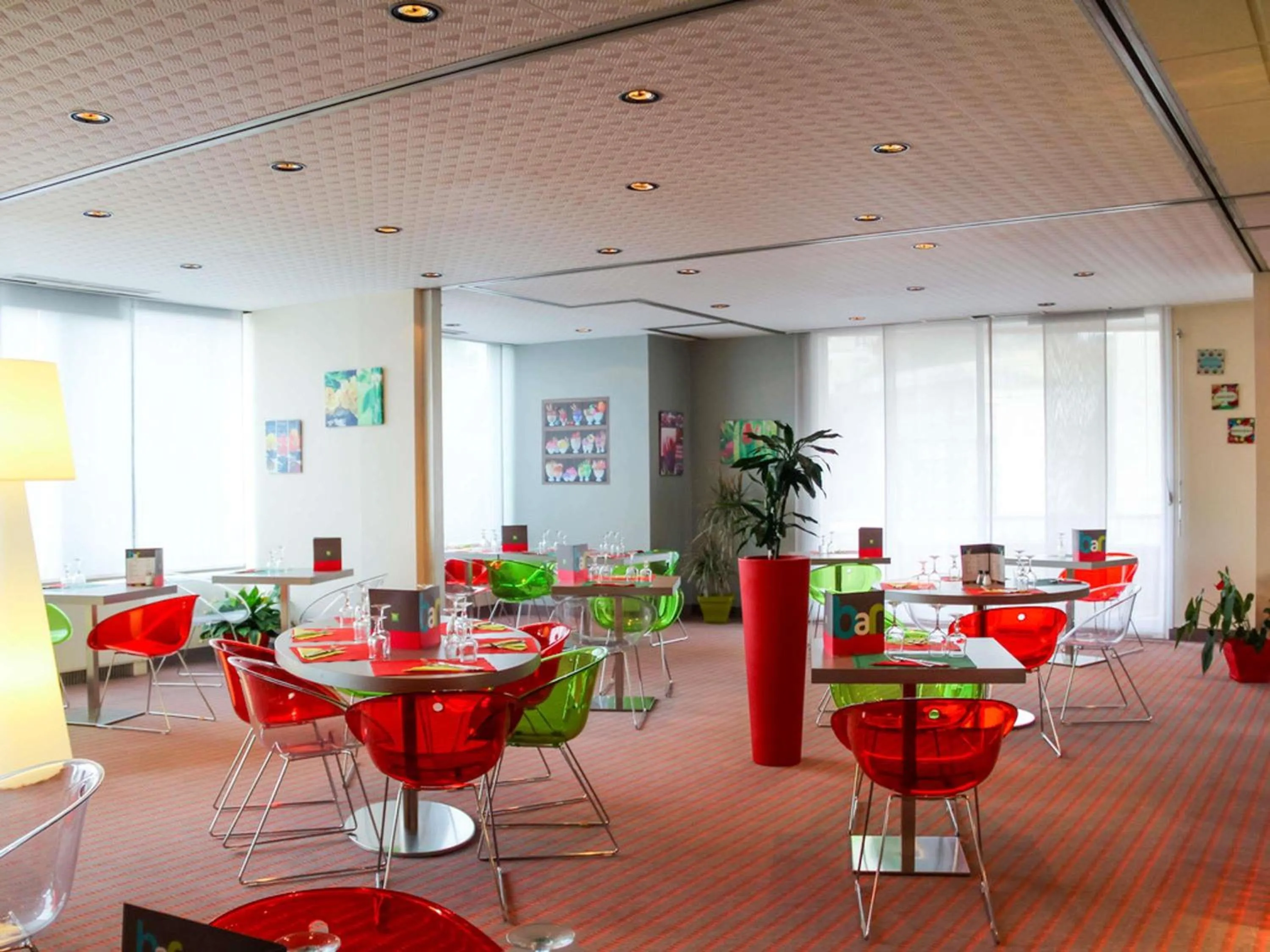 Lounge or bar in ibis Styles Saint Dizier