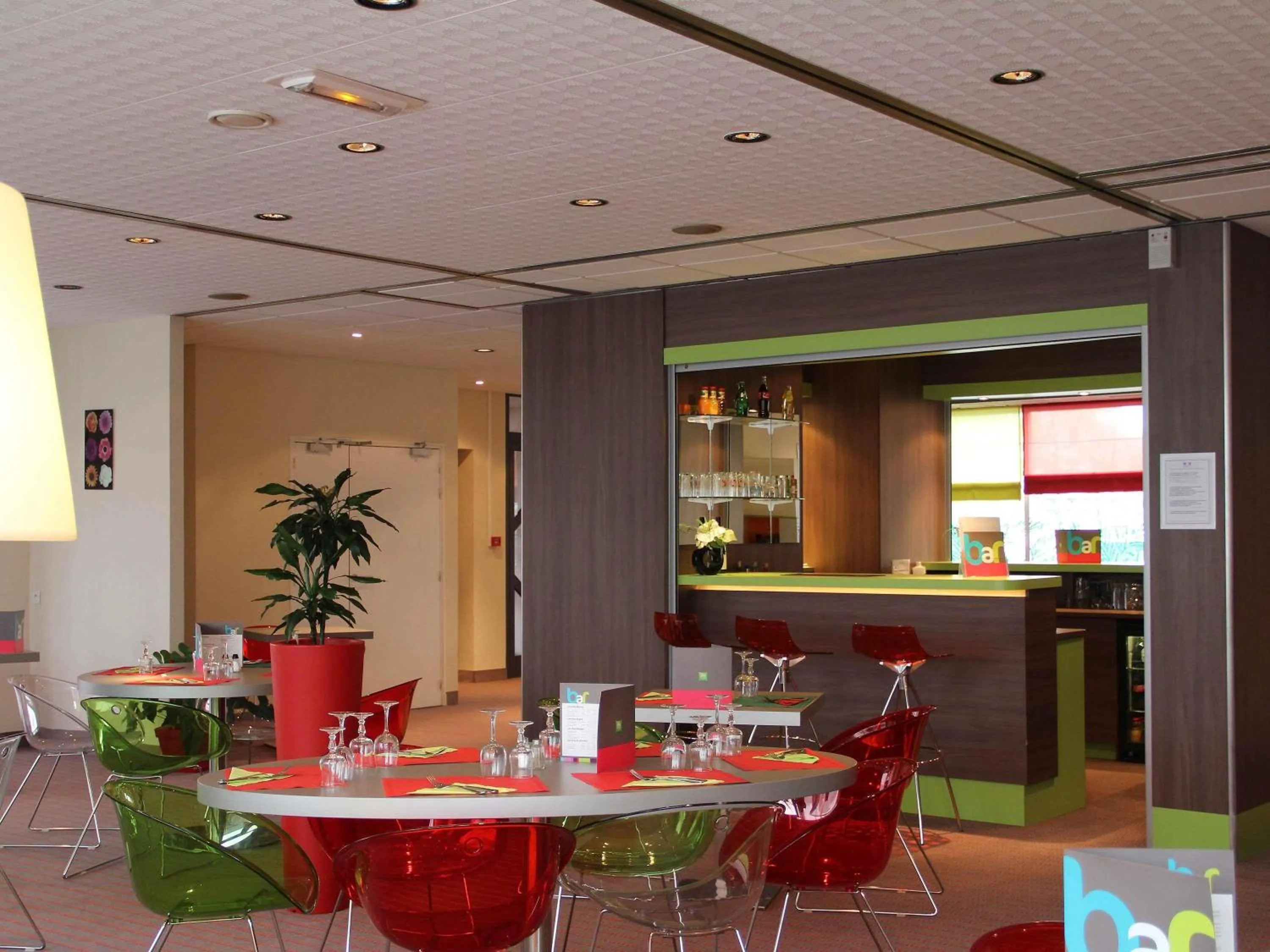 Lounge or bar in ibis Styles Saint Dizier