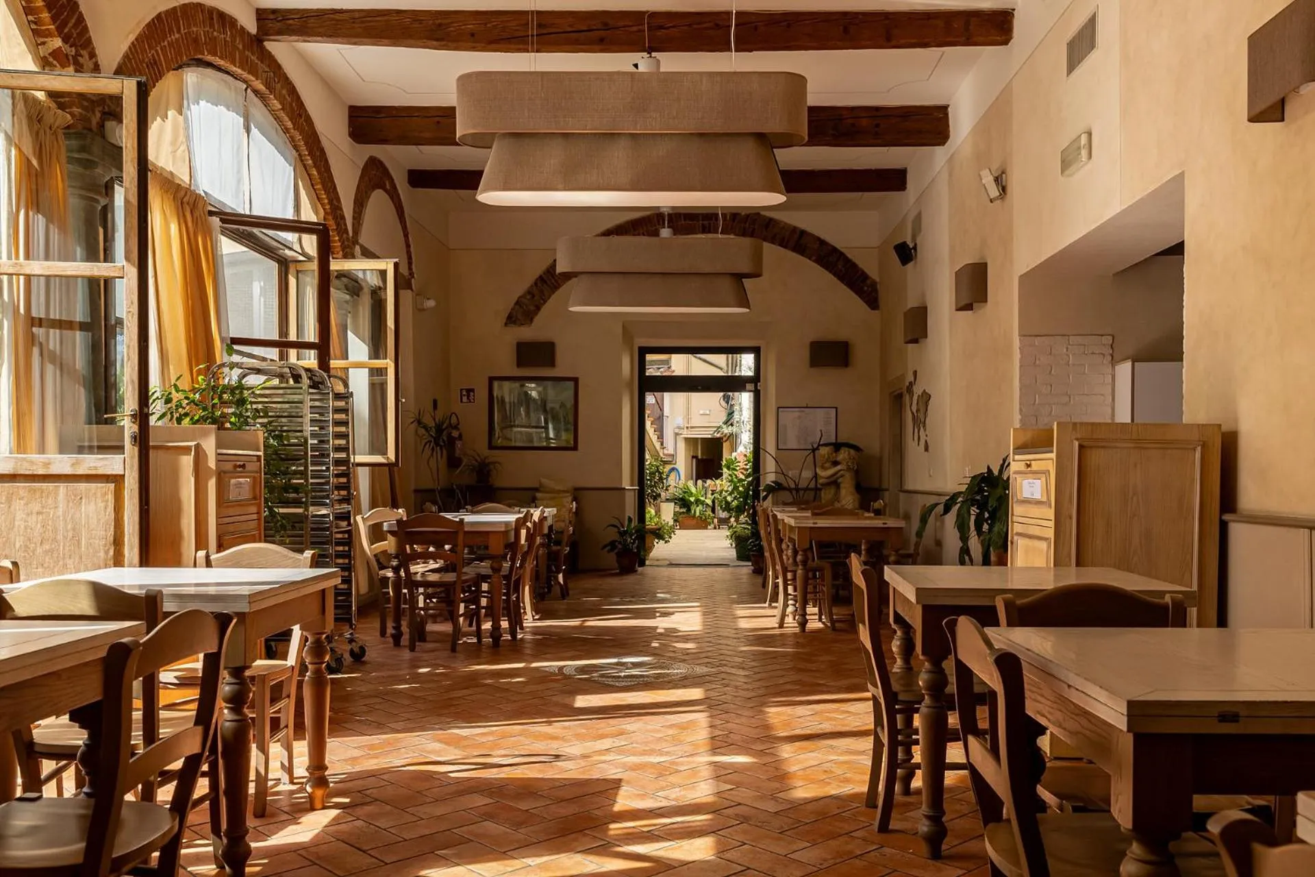 Communal lounge/ TV room in Hostel Archi Rossi