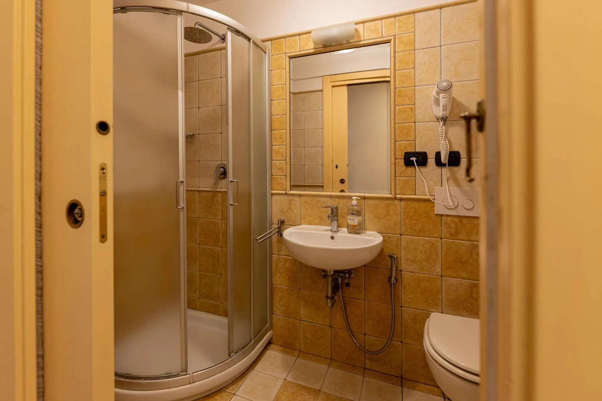 Bathroom in Hostel Archi Rossi