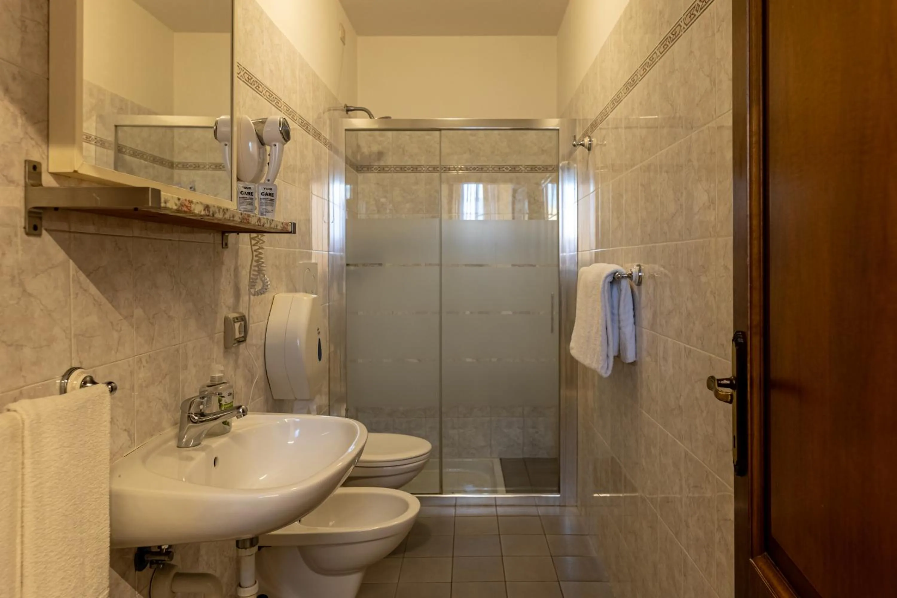 Shower in Hostel Archi Rossi