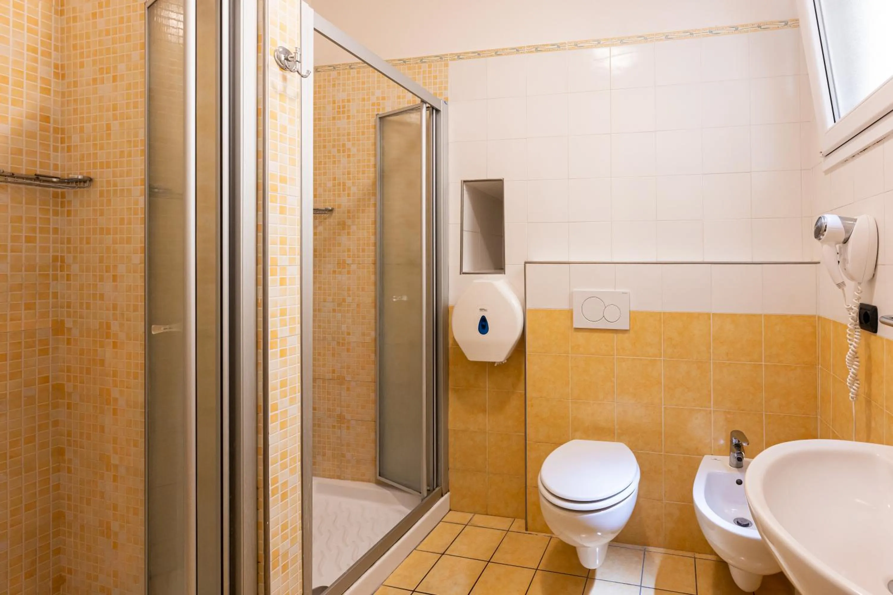 Shower in Hostel Archi Rossi