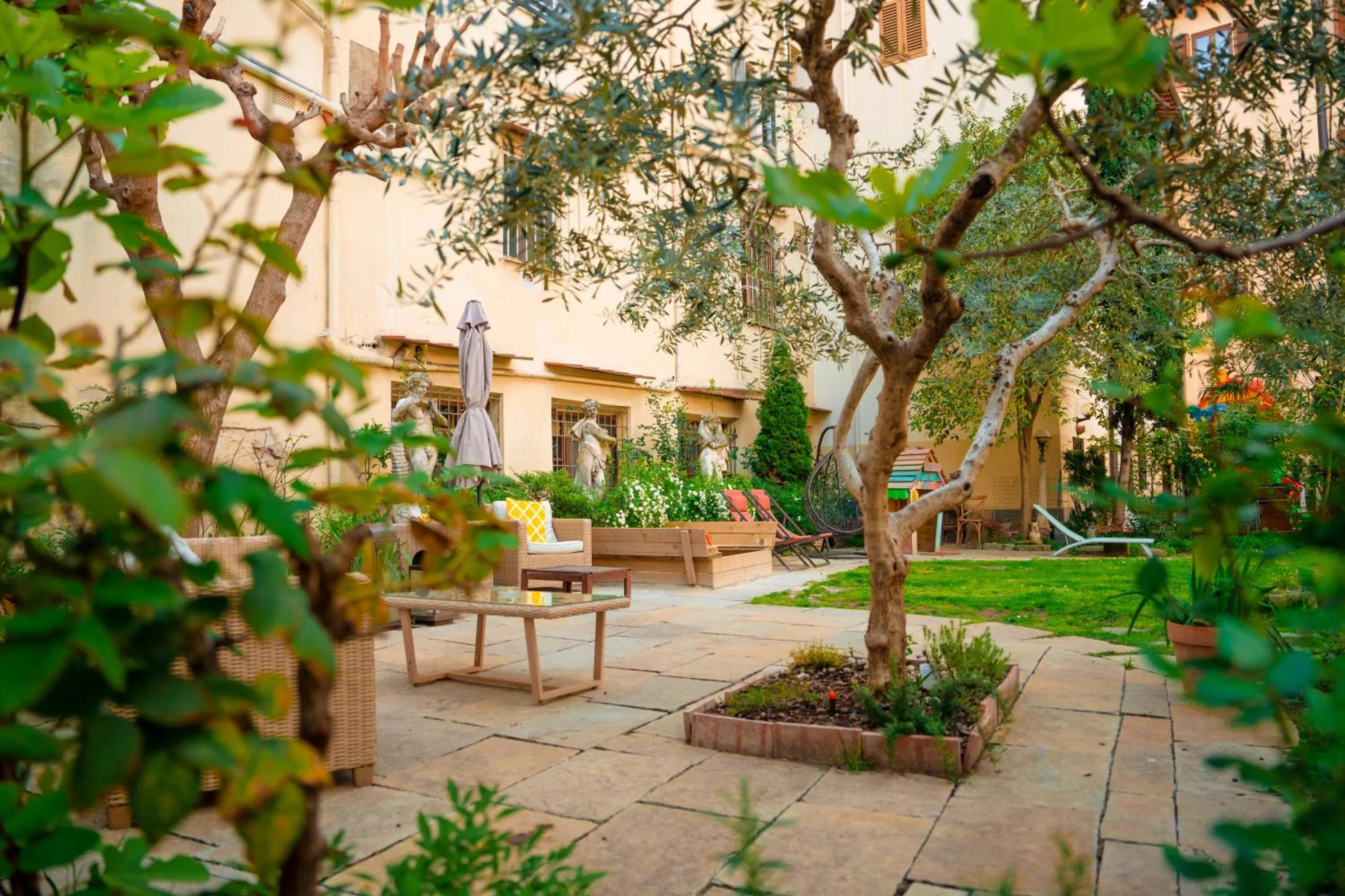 Spring in Hostel Archi Rossi