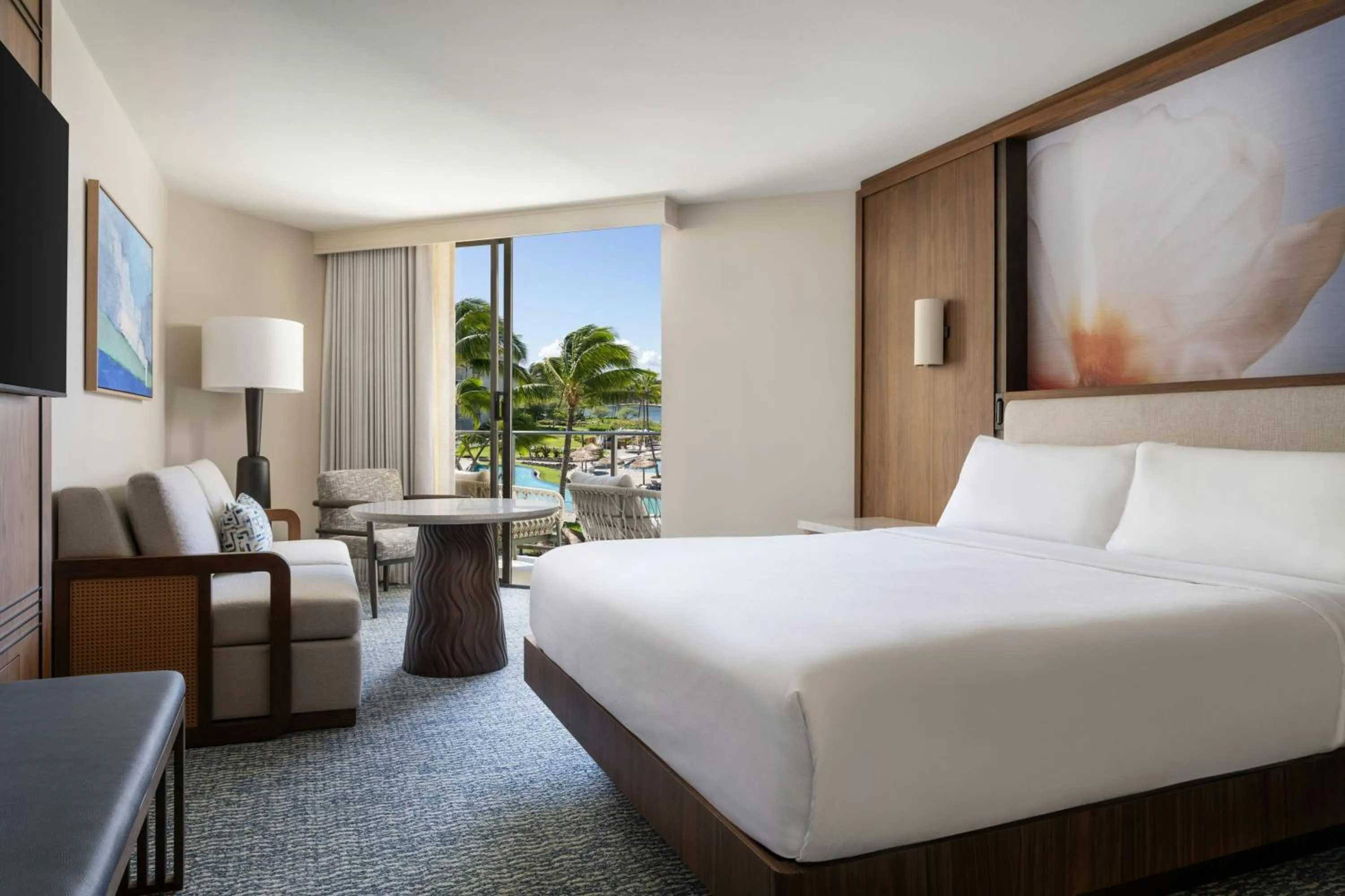 Photo of the whole room, Bed in Waikoloa Beach Marriott Resort & Spa