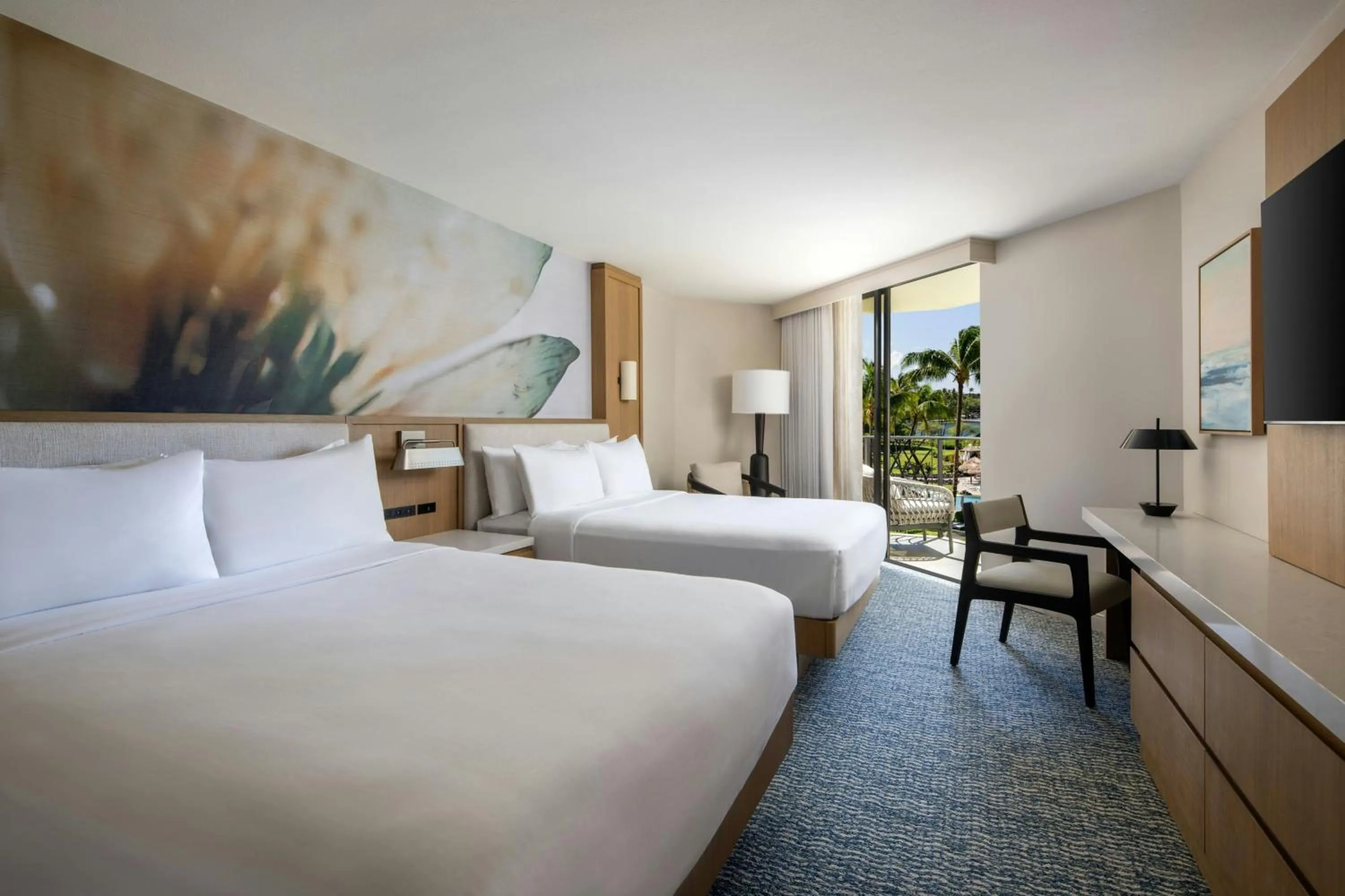 Photo of the whole room, Bed in Waikoloa Beach Marriott Resort & Spa