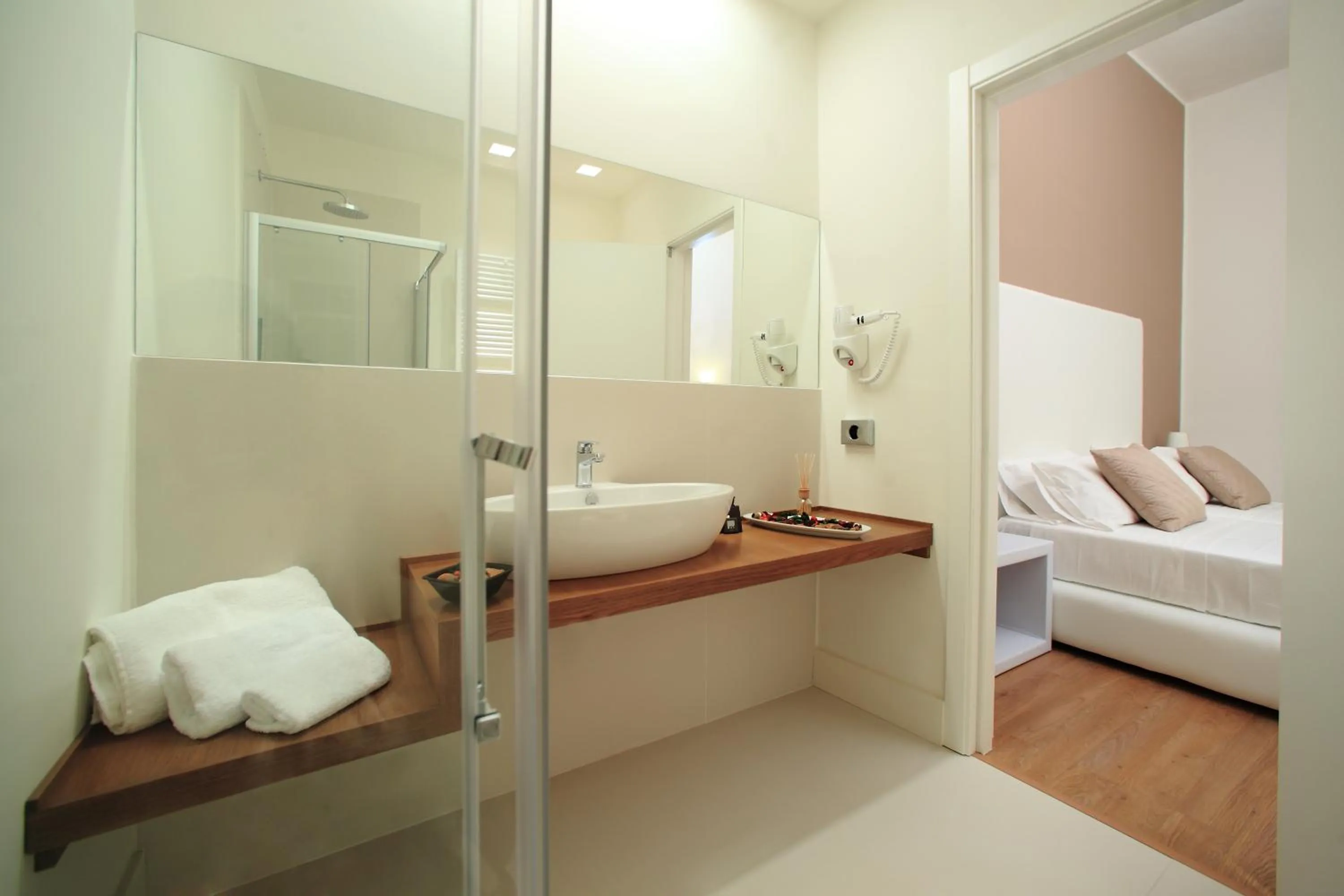 Bathroom, Bed in Al Castello Luxury B&B