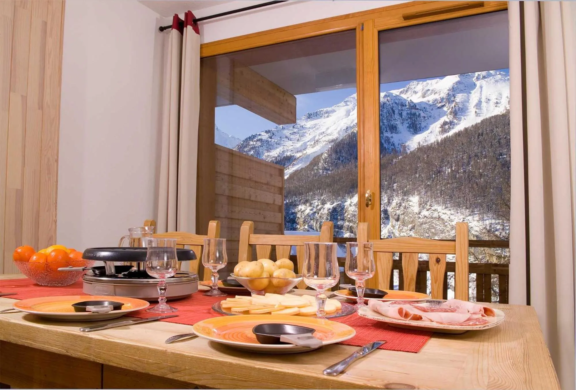 Dining area in Madame Vacances Les Balcons Des Airelles