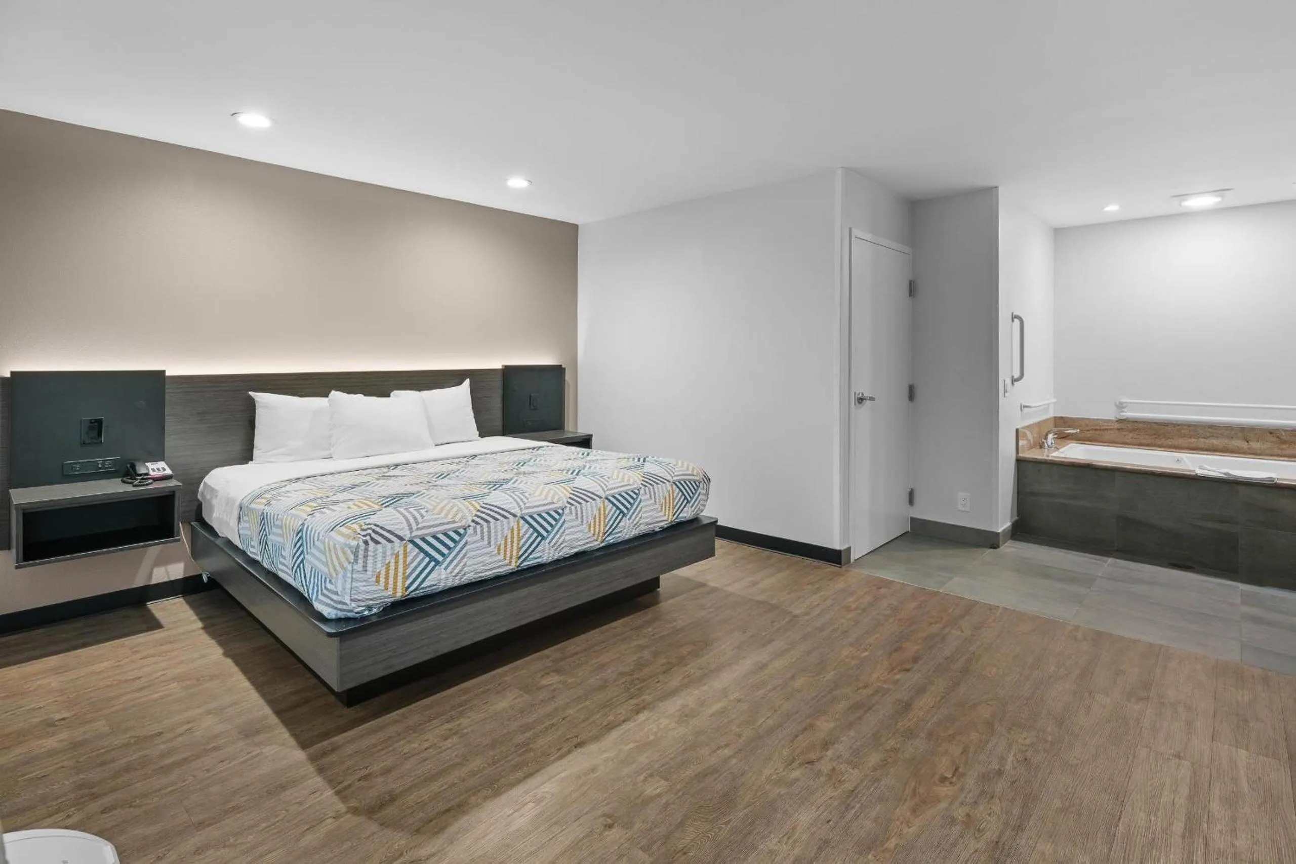 Bedroom, Bed in Motel 6-La Mesa, CA