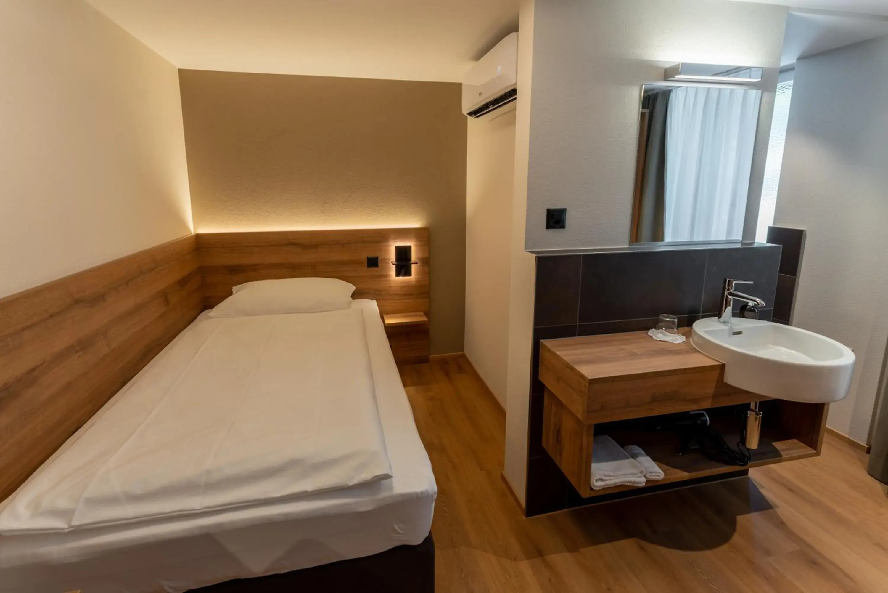 ZIEGELHÜSI Hotel - Self CheckIn, Stettlen bei Bern ZIEGELHÜSI Hotel - Self CheckIn, Stettlen bei Bern
