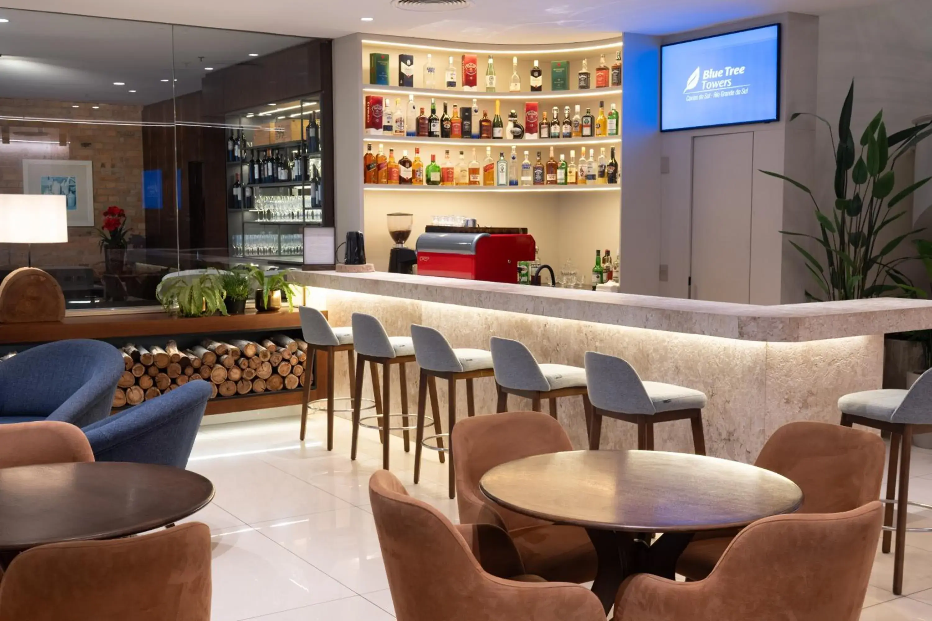 Lounge or bar in Blue Tree Towers Caxias do Sul Lounge or bar in Blue Tree Towers Caxias do Sul
