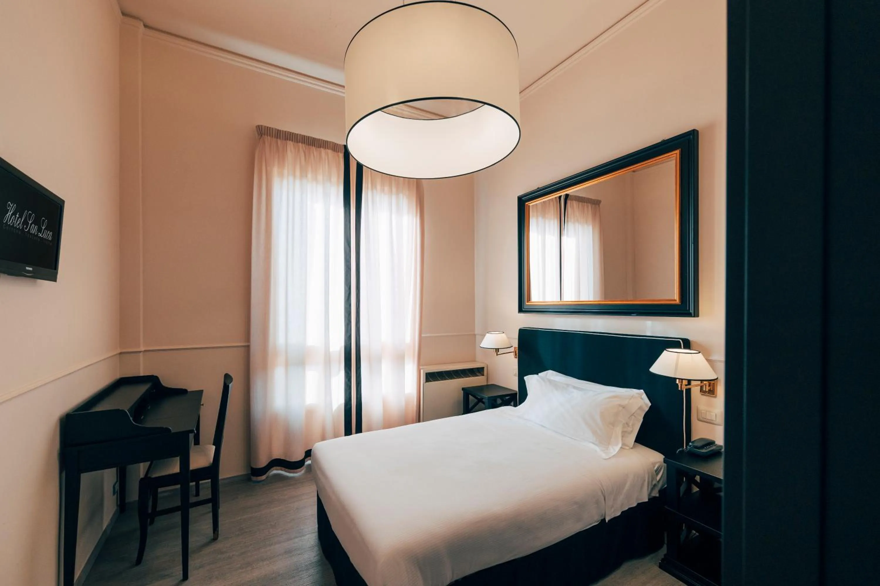 Bedroom, Bed in Hotel San Luca