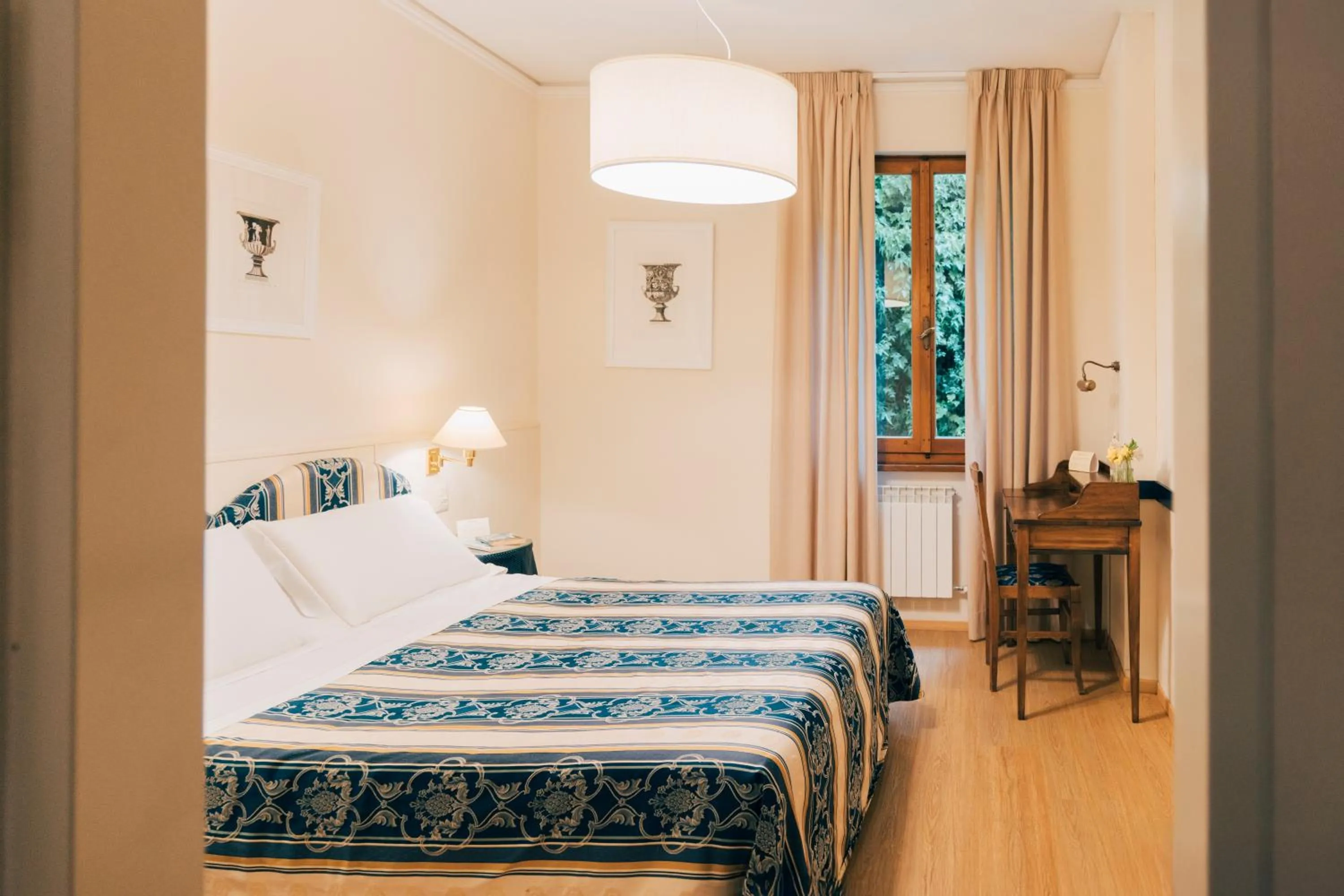 Bed in Hotel San Luca