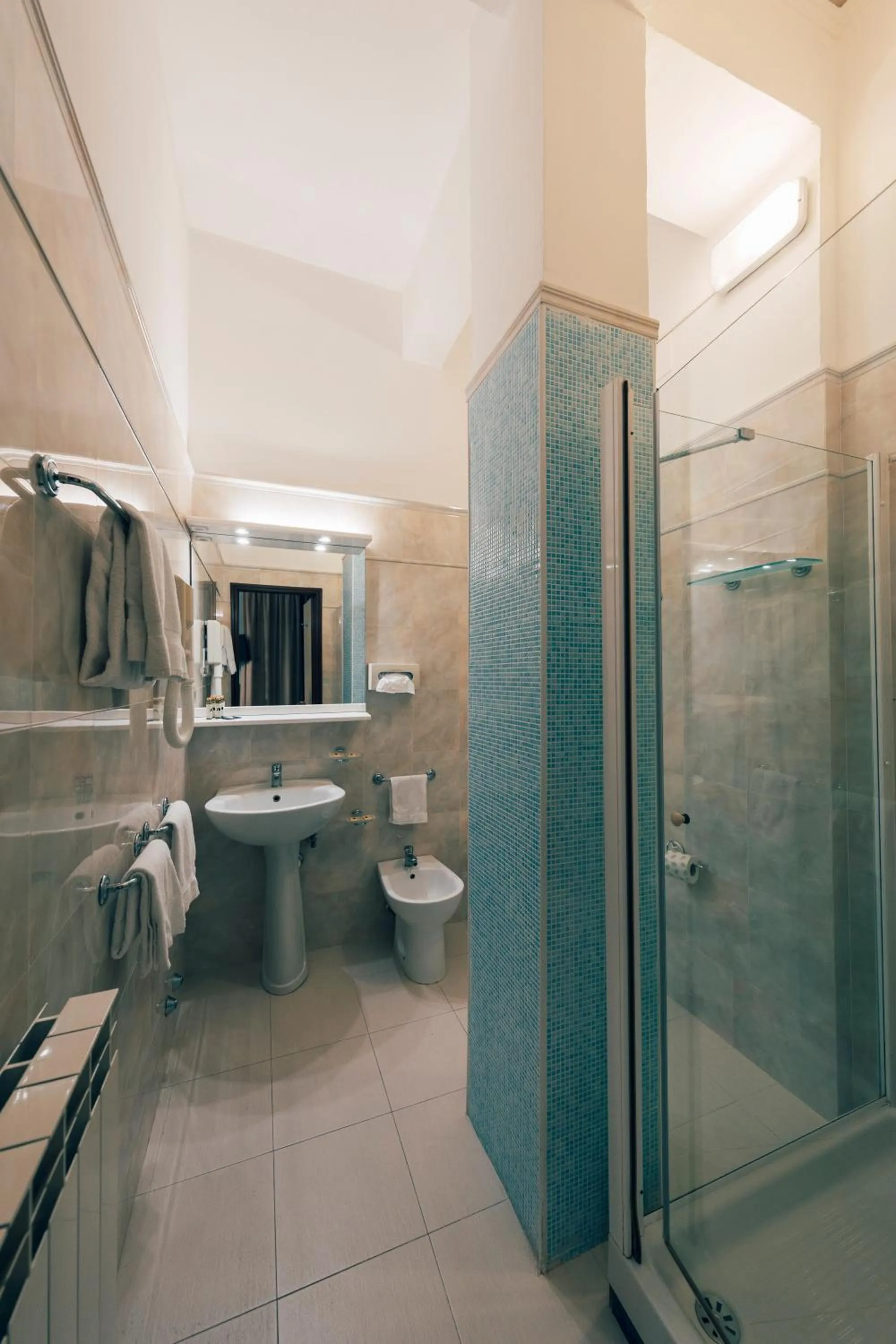 Shower in Hotel San Luca