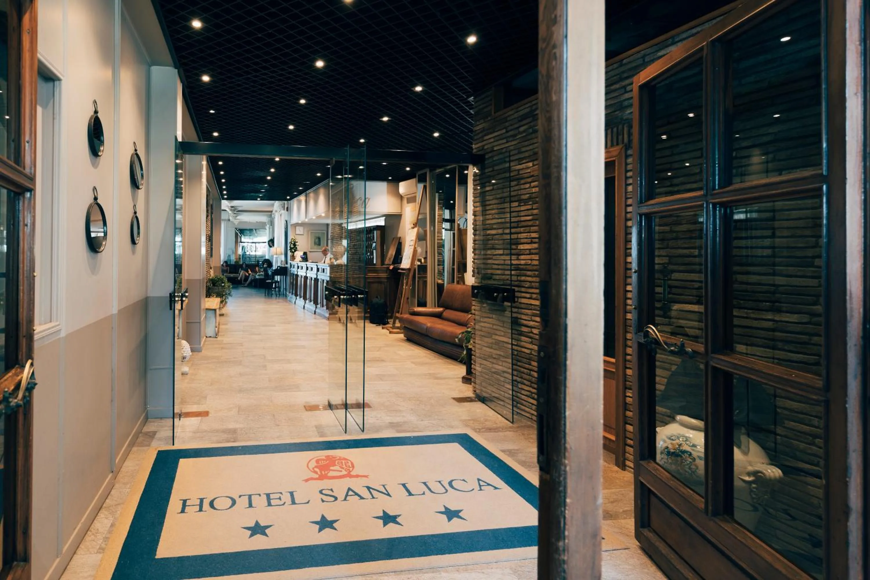 Facade/entrance in Hotel San Luca