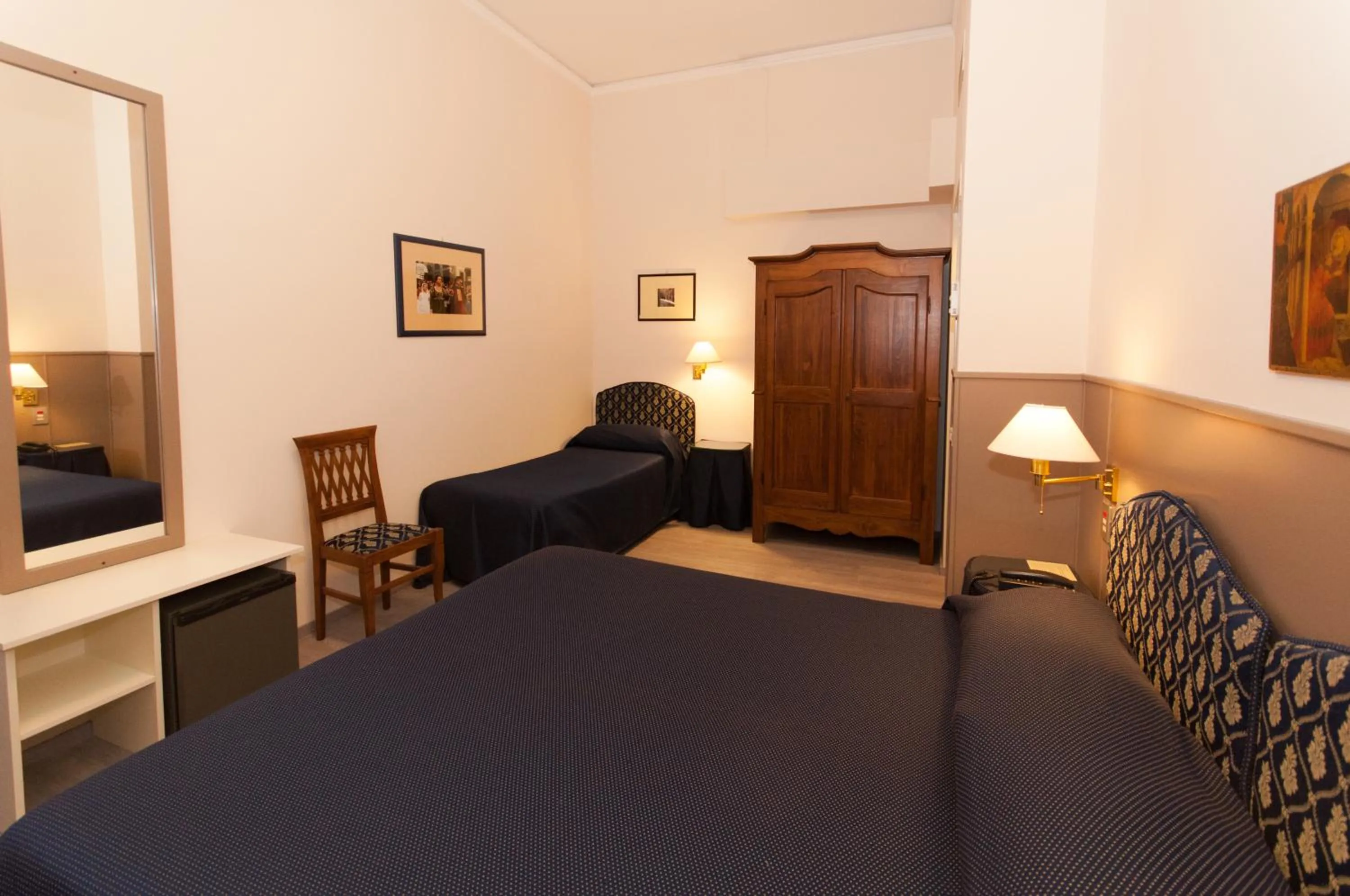 Photo of the whole room, Bed in Hotel San Luca