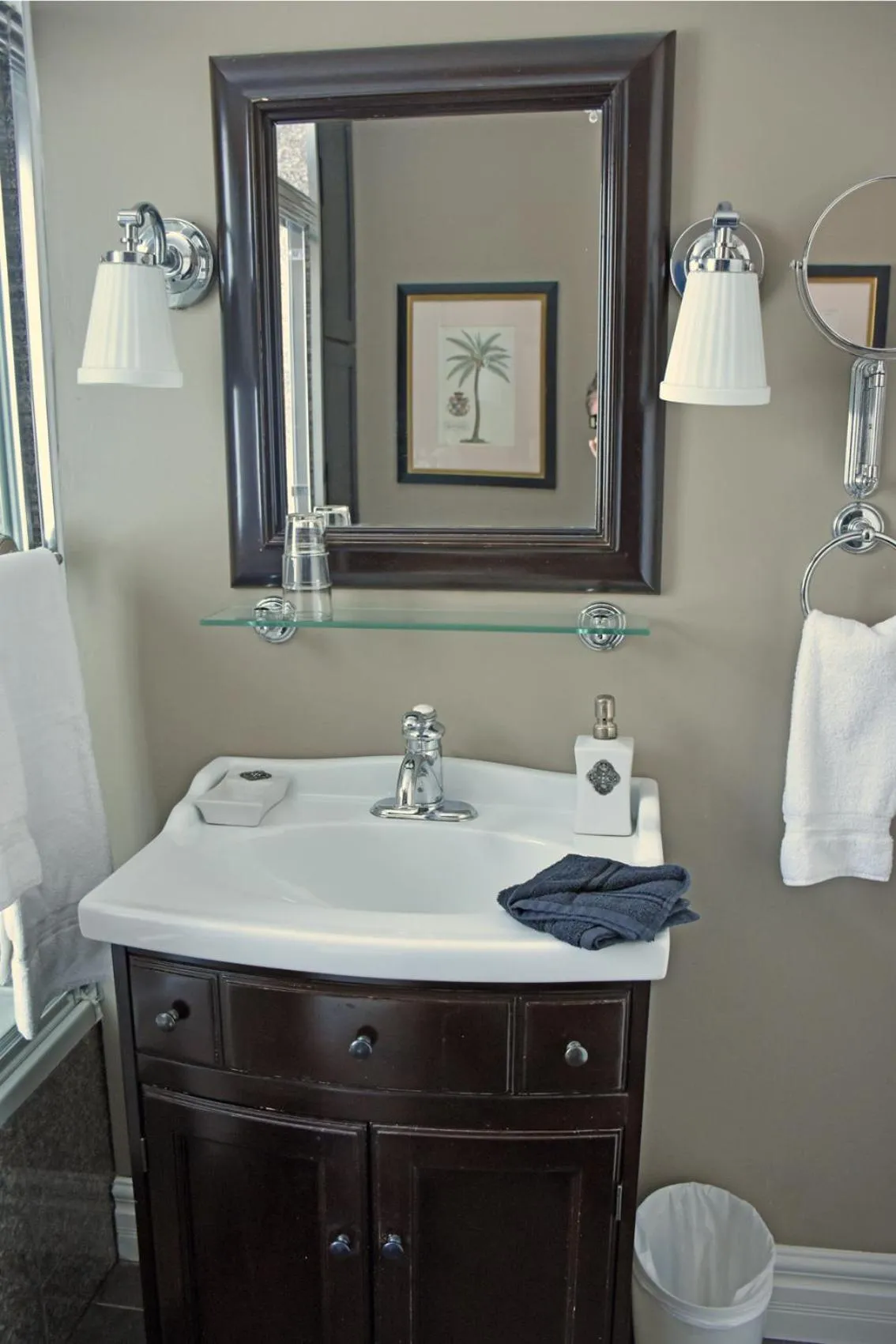 Bathroom in Apple Tree Historic B&B