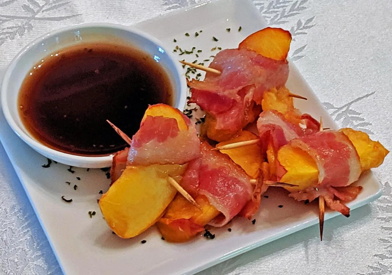 Breakfast in Apple Tree Historic B&B