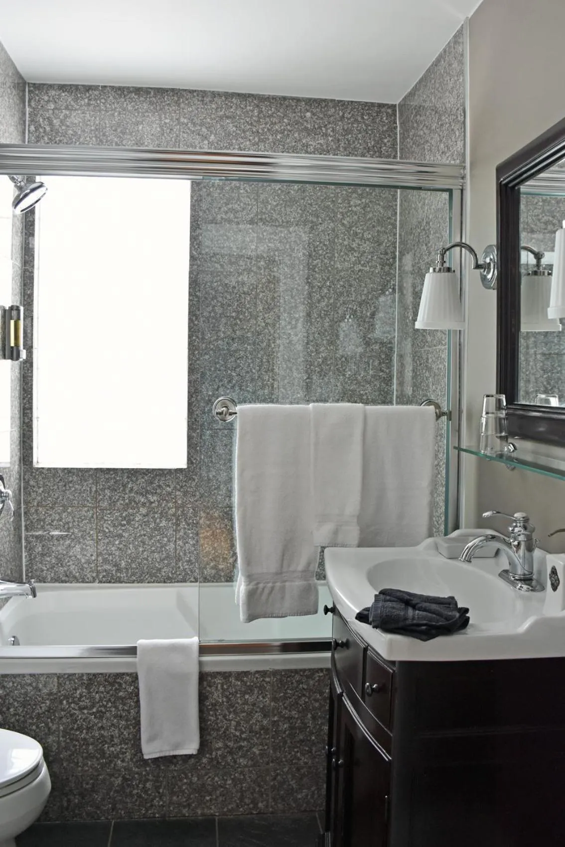 Bathroom in Apple Tree Historic B&B