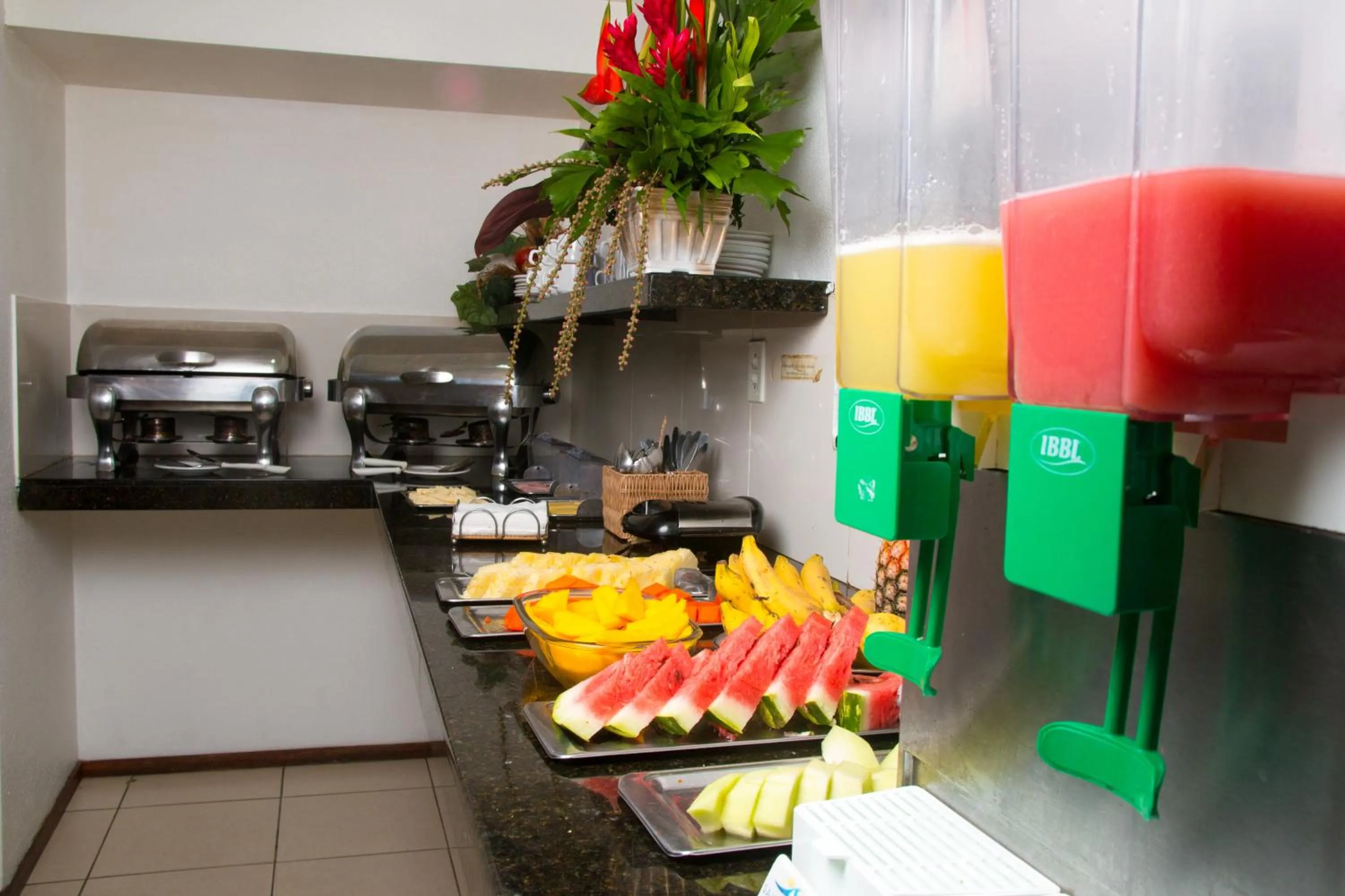 Restaurant/places to eat in Saint Patrick Praia Hotel