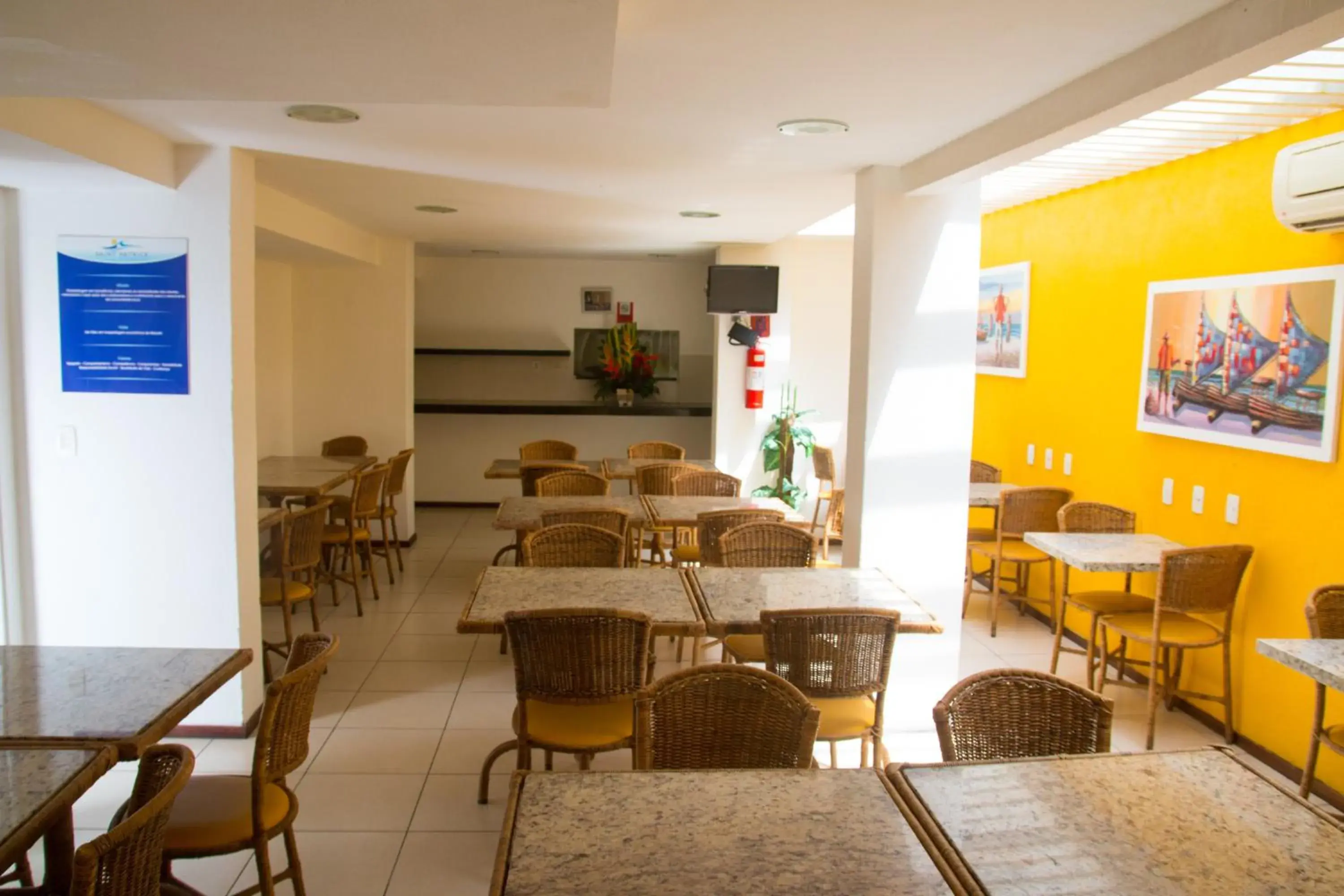 Restaurant/places to eat in Saint Patrick Praia Hotel Restaurant/places to eat in Saint Patrick Praia Hotel
