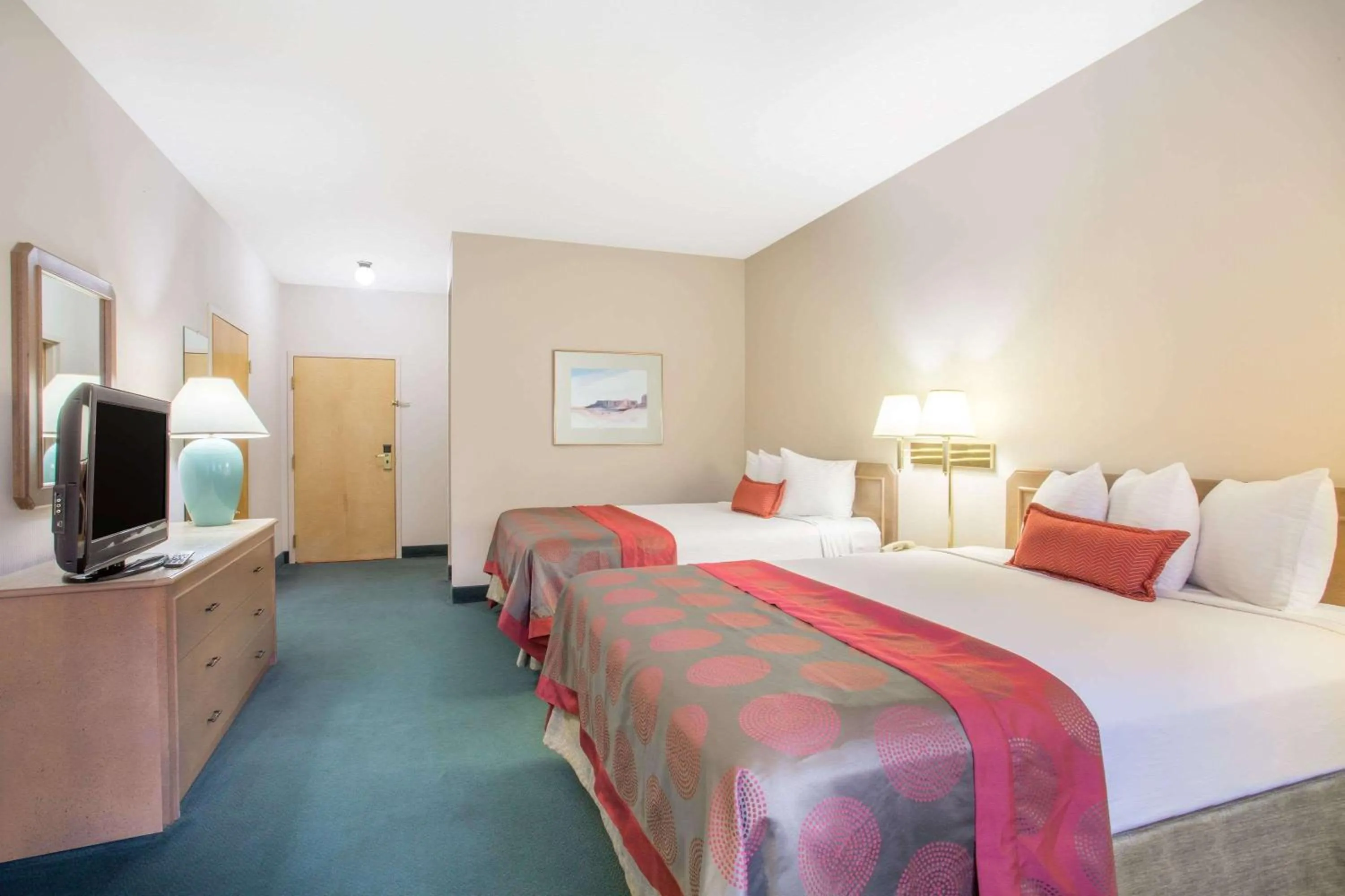 Photo of the whole room, Bed in Ramada by Wyndham St George