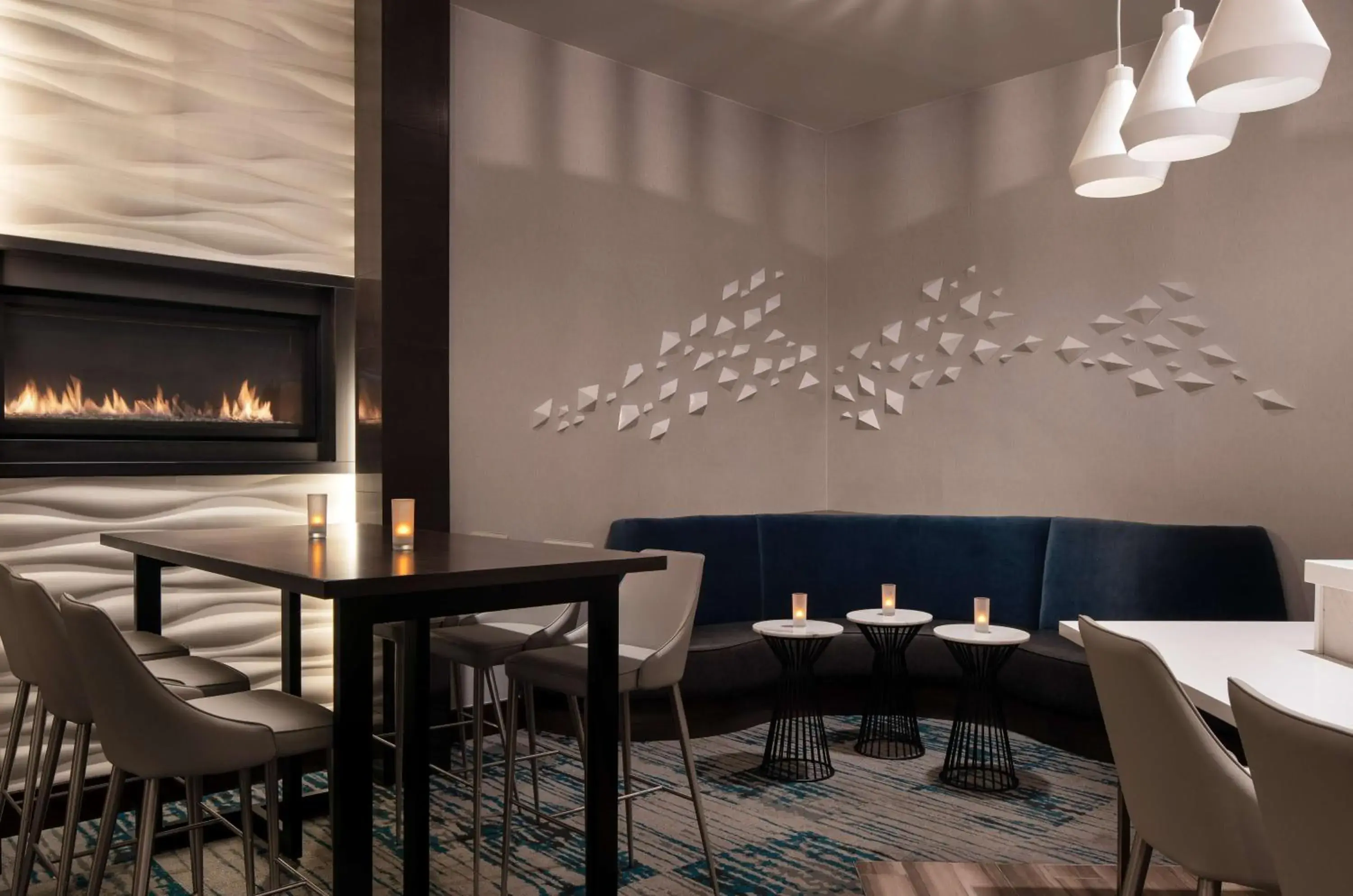 Lounge or bar in Hilton Garden Inn Denver/Cherry Creek Lounge or bar in Hilton Garden Inn Denver/Cherry Creek