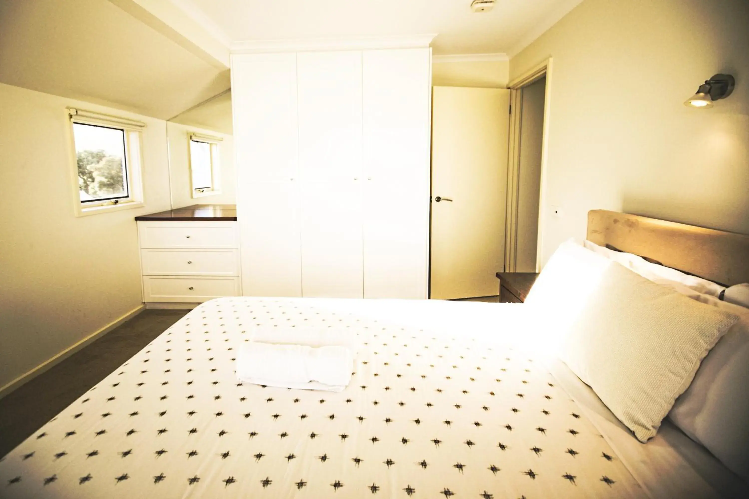 Bed in Rayville Boat Houses Bed in Rayville Boat Houses