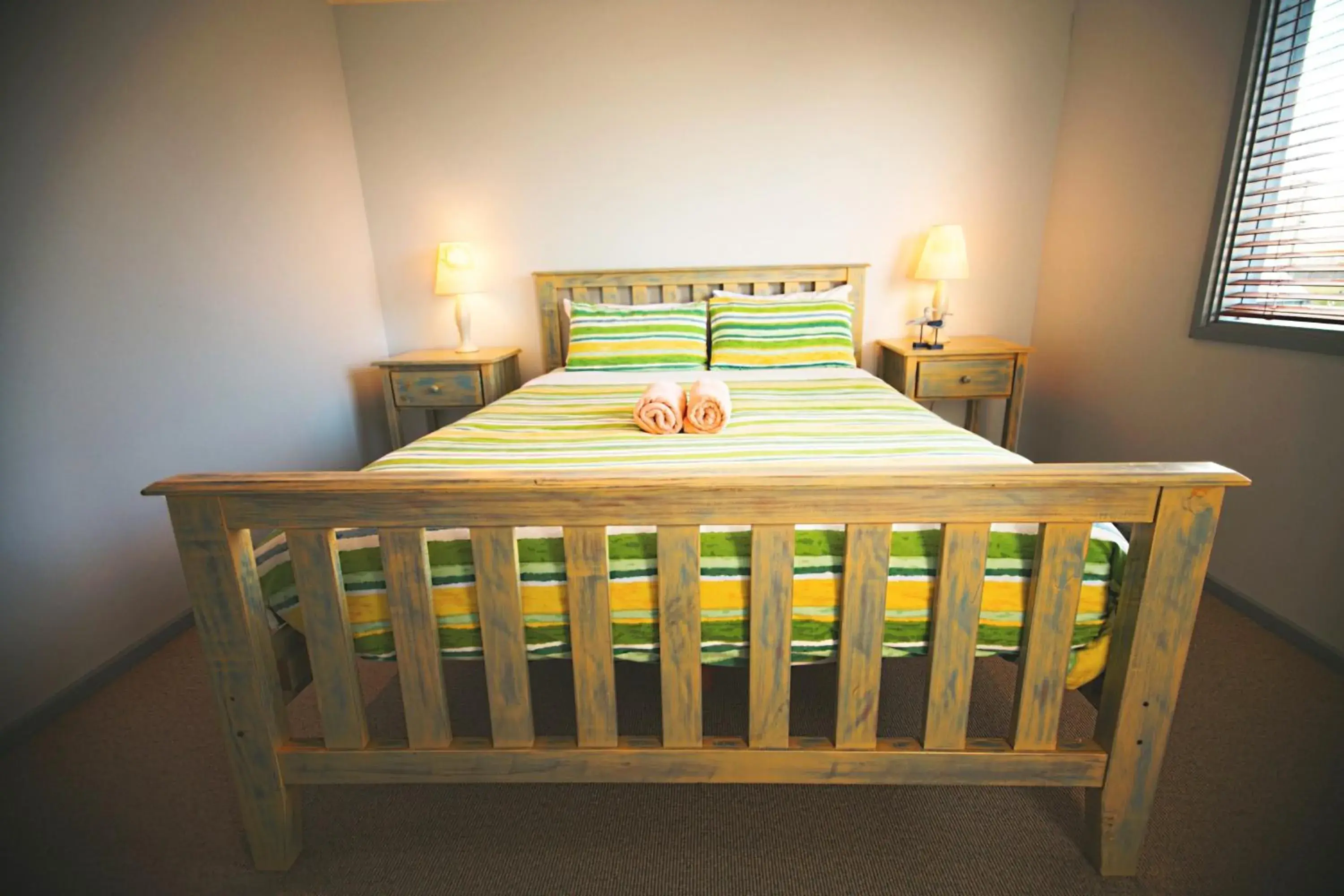 Bed in Rayville Boat Houses Bed in Rayville Boat Houses