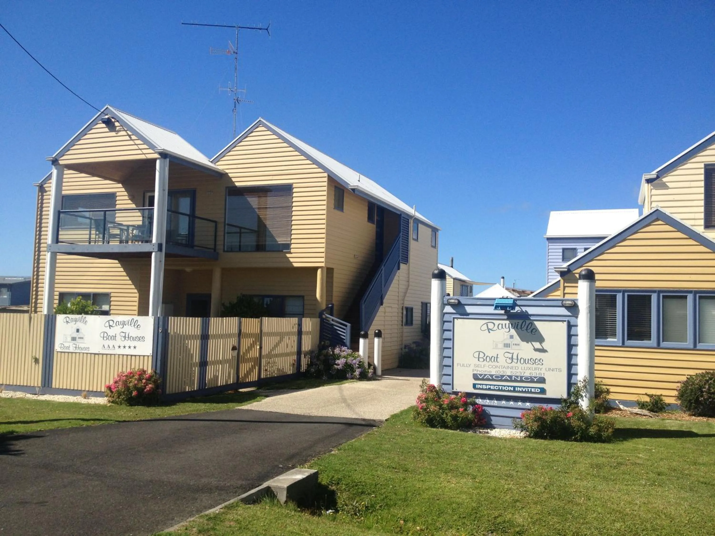 Facade/entrance in Rayville Boat Houses
