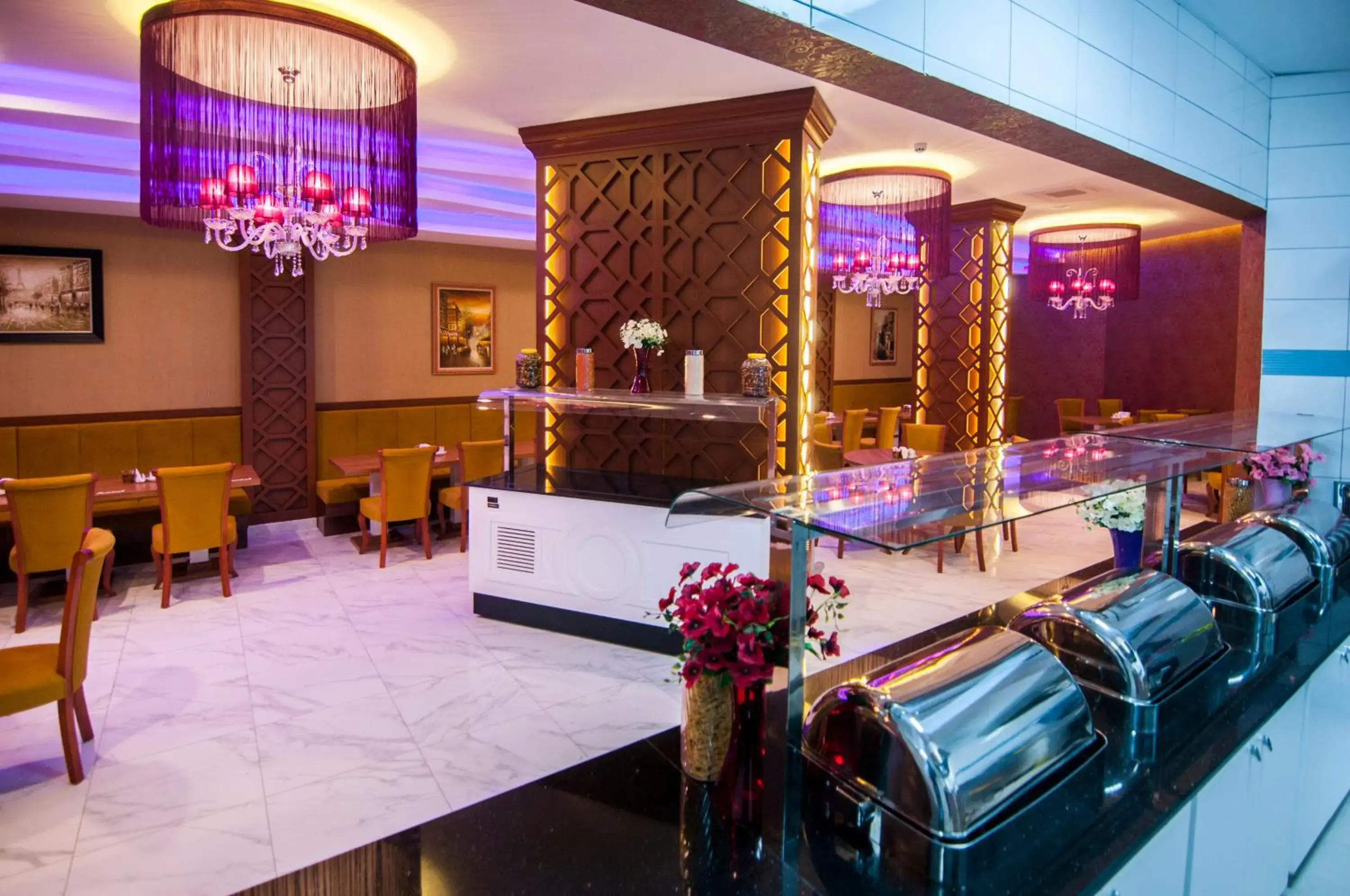 Restaurant/places to eat in Exelans Hotel Restaurant/places to eat in Exelans Hotel