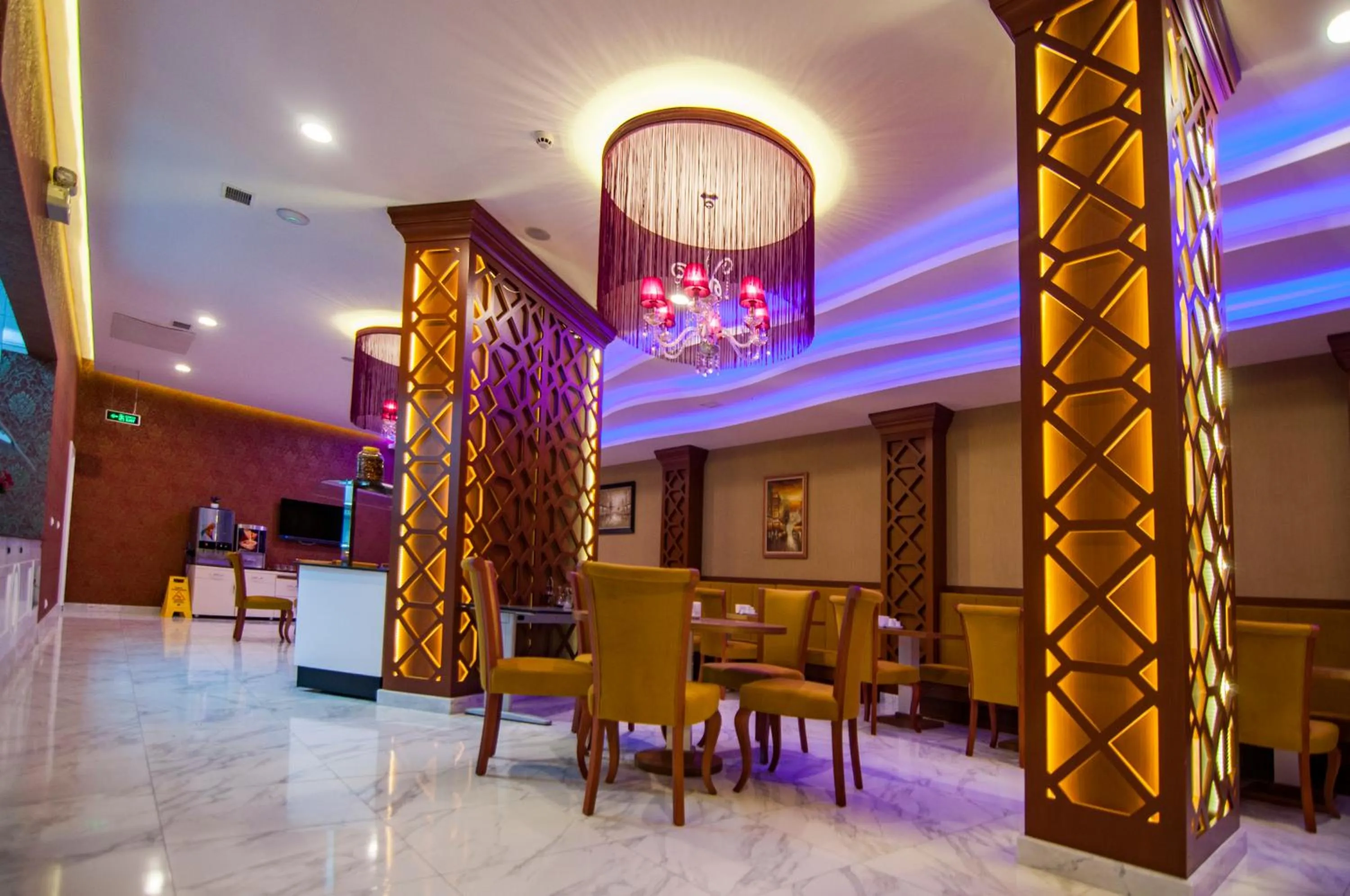 Restaurant/places to eat in Exelans Hotel