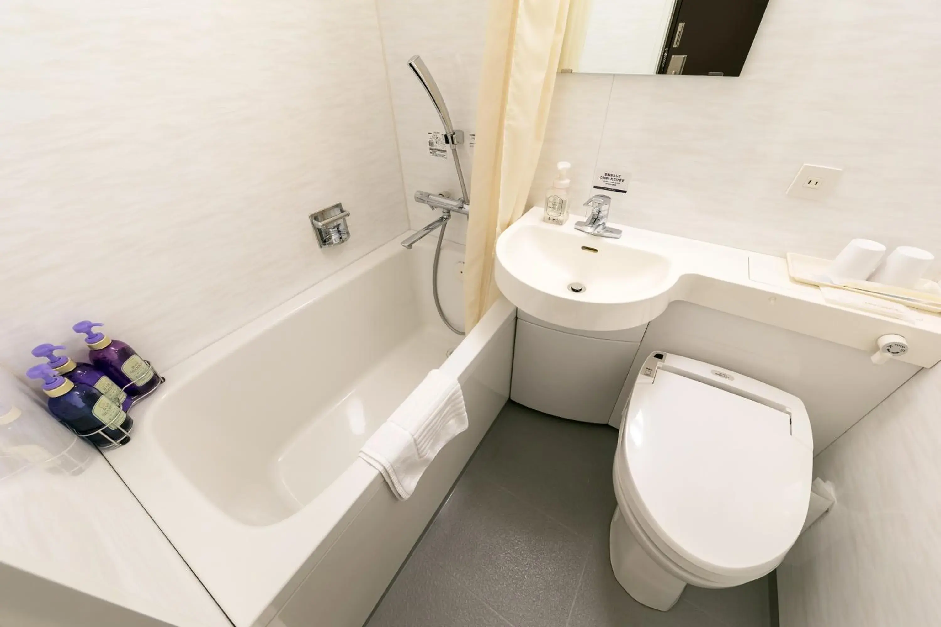 Bathroom in Ginza Capital Hotel Akane Bathroom in Ginza Capital Hotel Akane