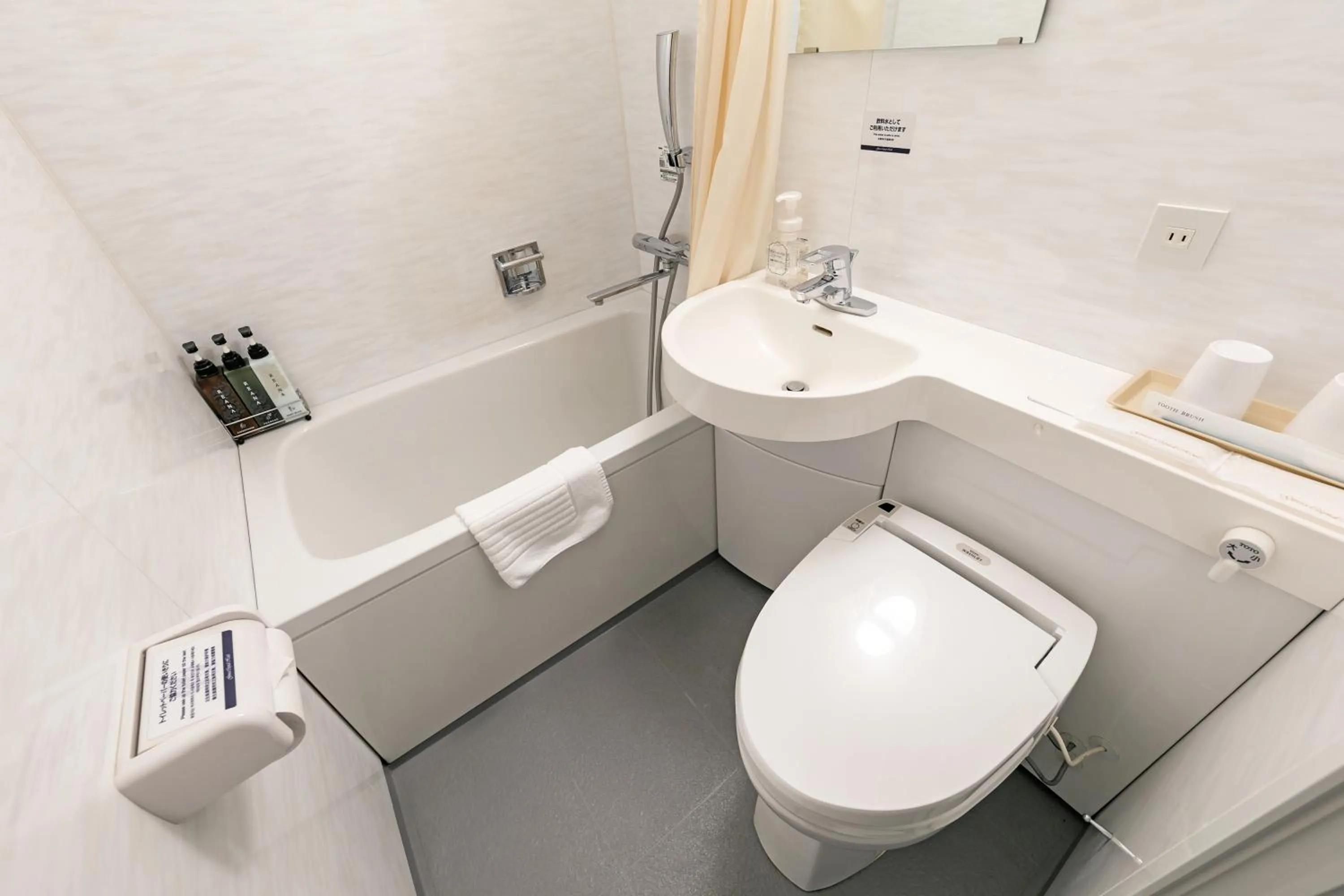 Bathroom in Ginza Capital Hotel Akane