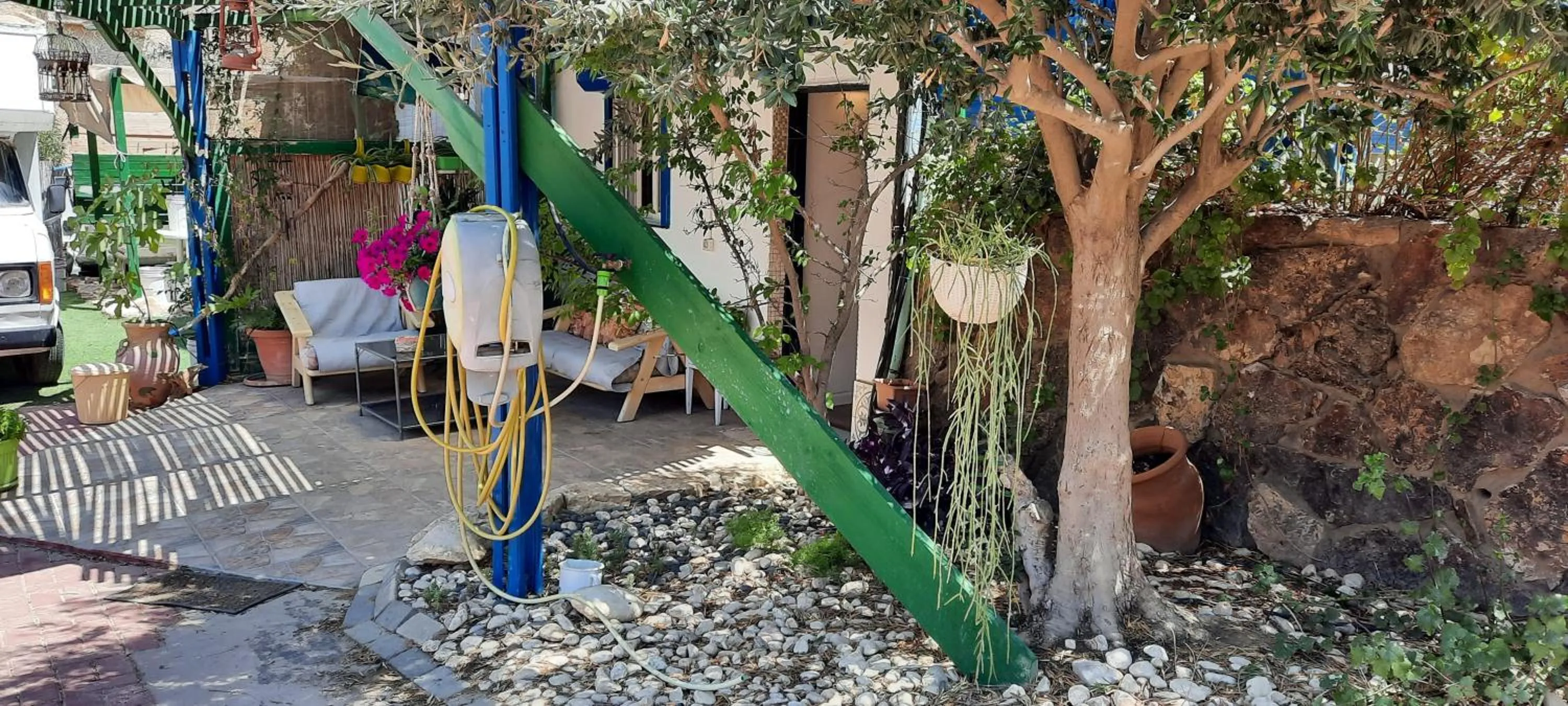Facade/entrance in הבית הירוק - Green House