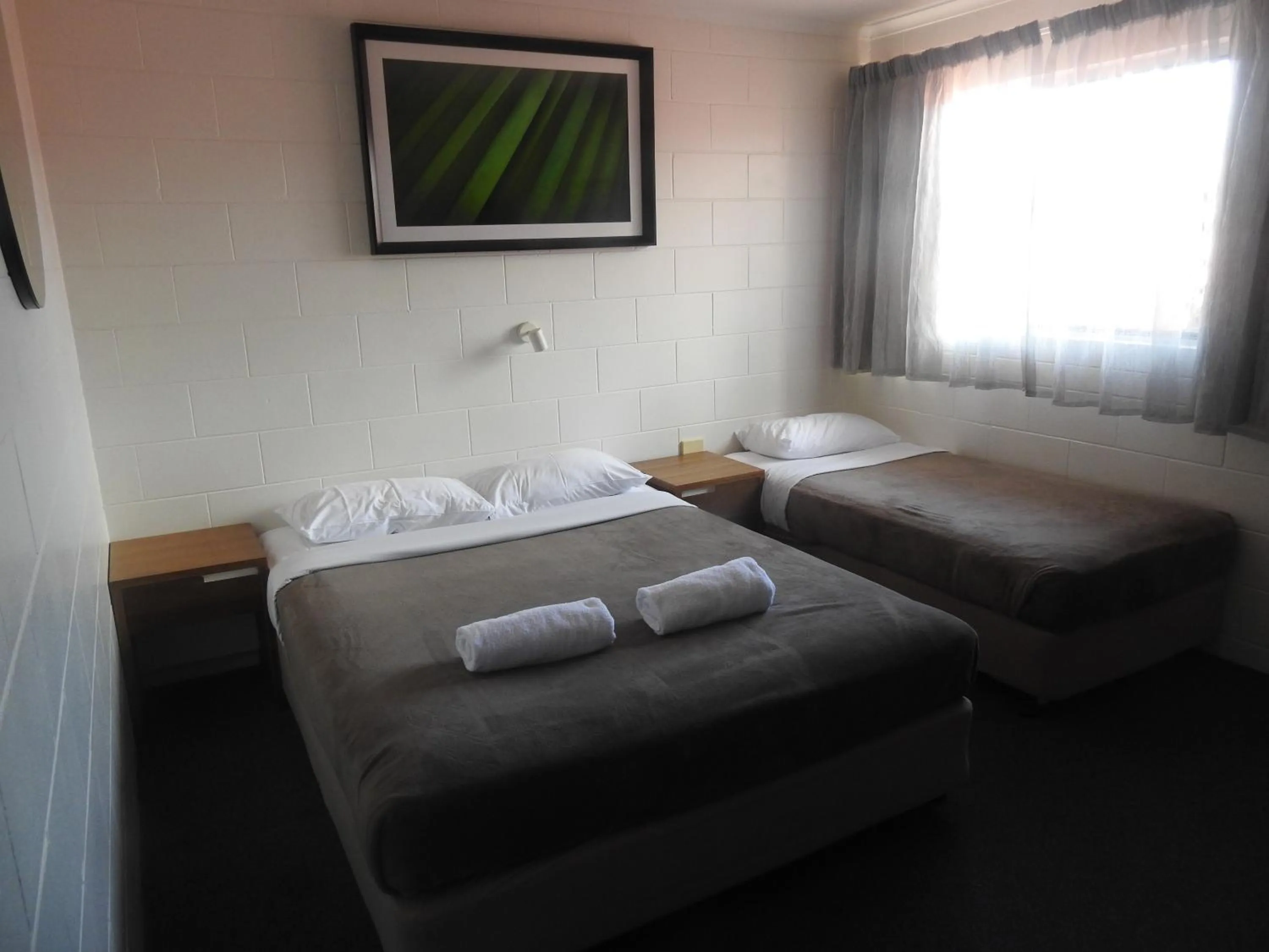 Bed in Cedar Lodge Motel