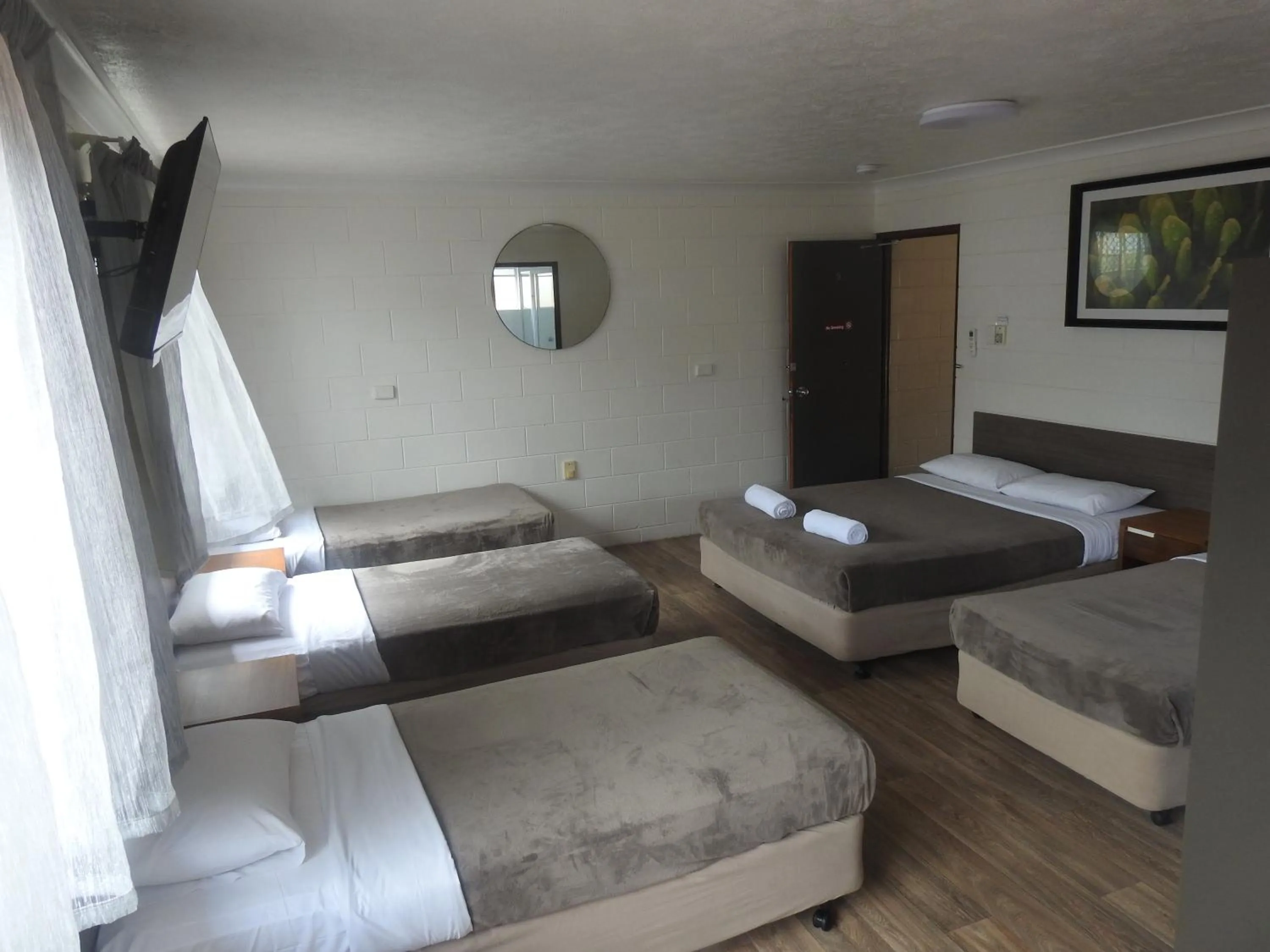 Family, Bed in Cedar Lodge Motel