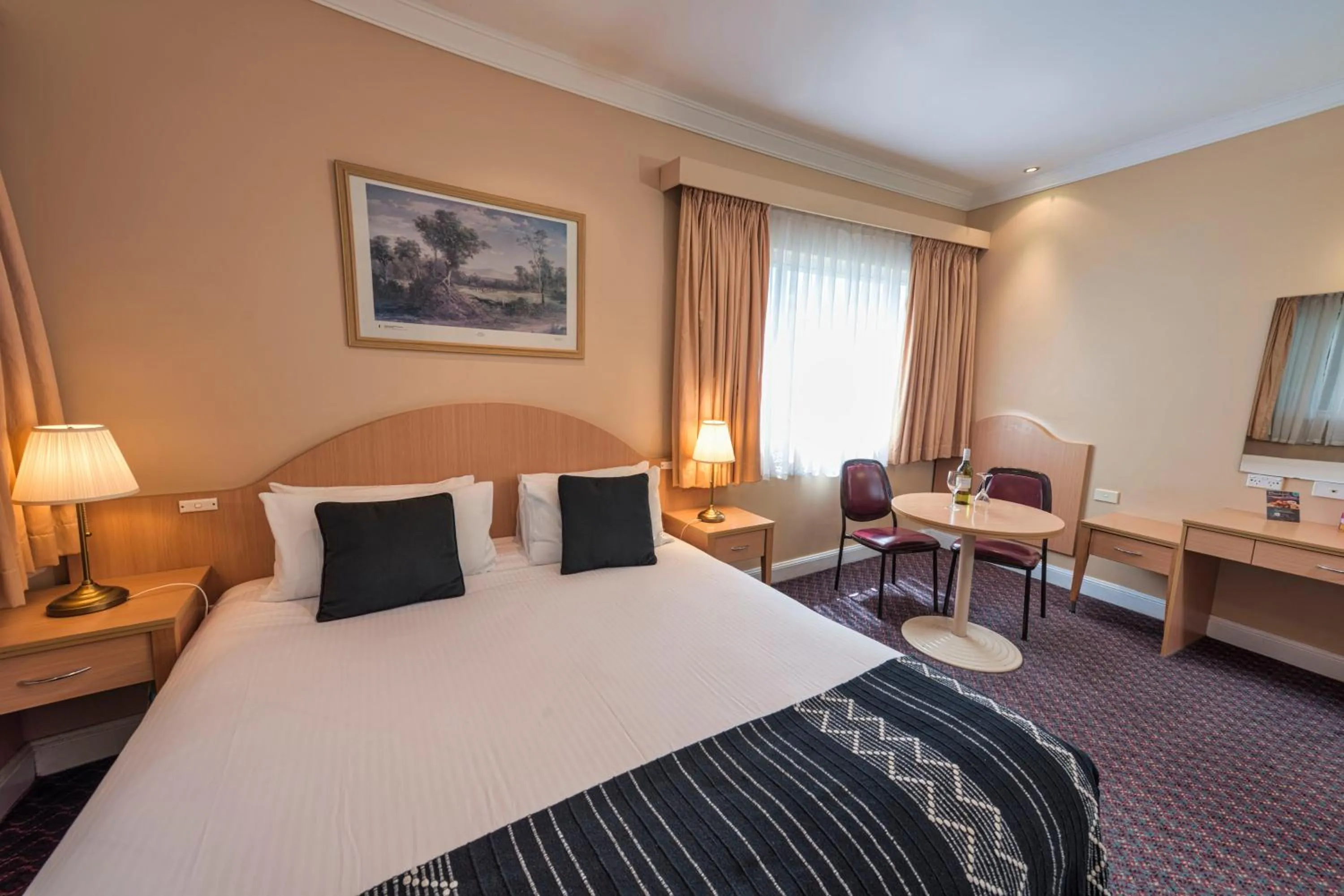 Bed in Blue Mountains Heritage Motel